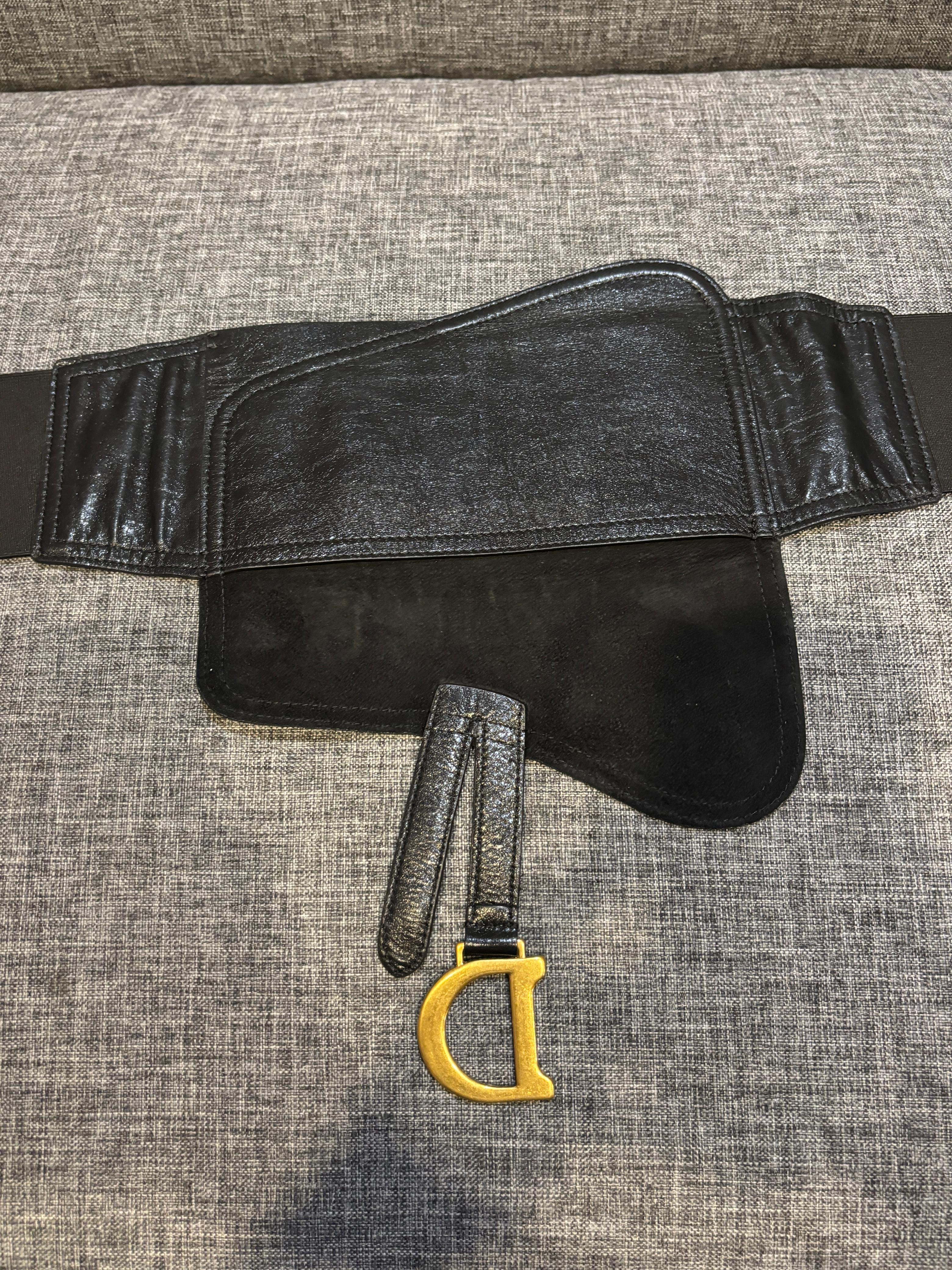 2019 Christian Dior Cintura a sella in pelle nera in vendita 3