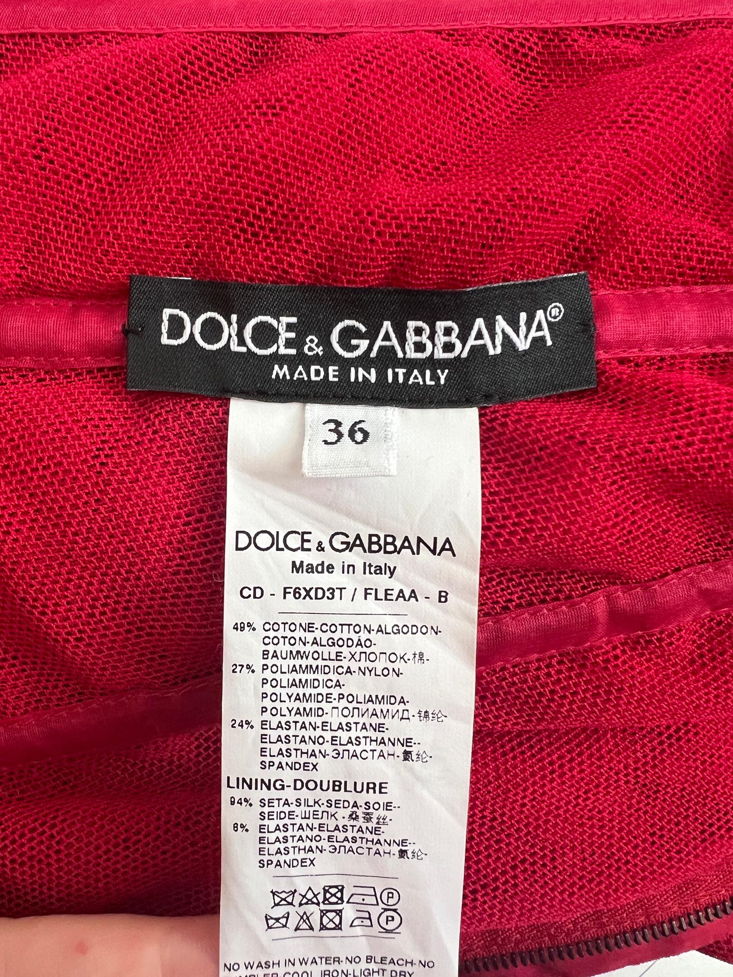 2019 Dolce & Gabbana Runway Documented Rouge Tulle Corset Midi Dress en vente 3