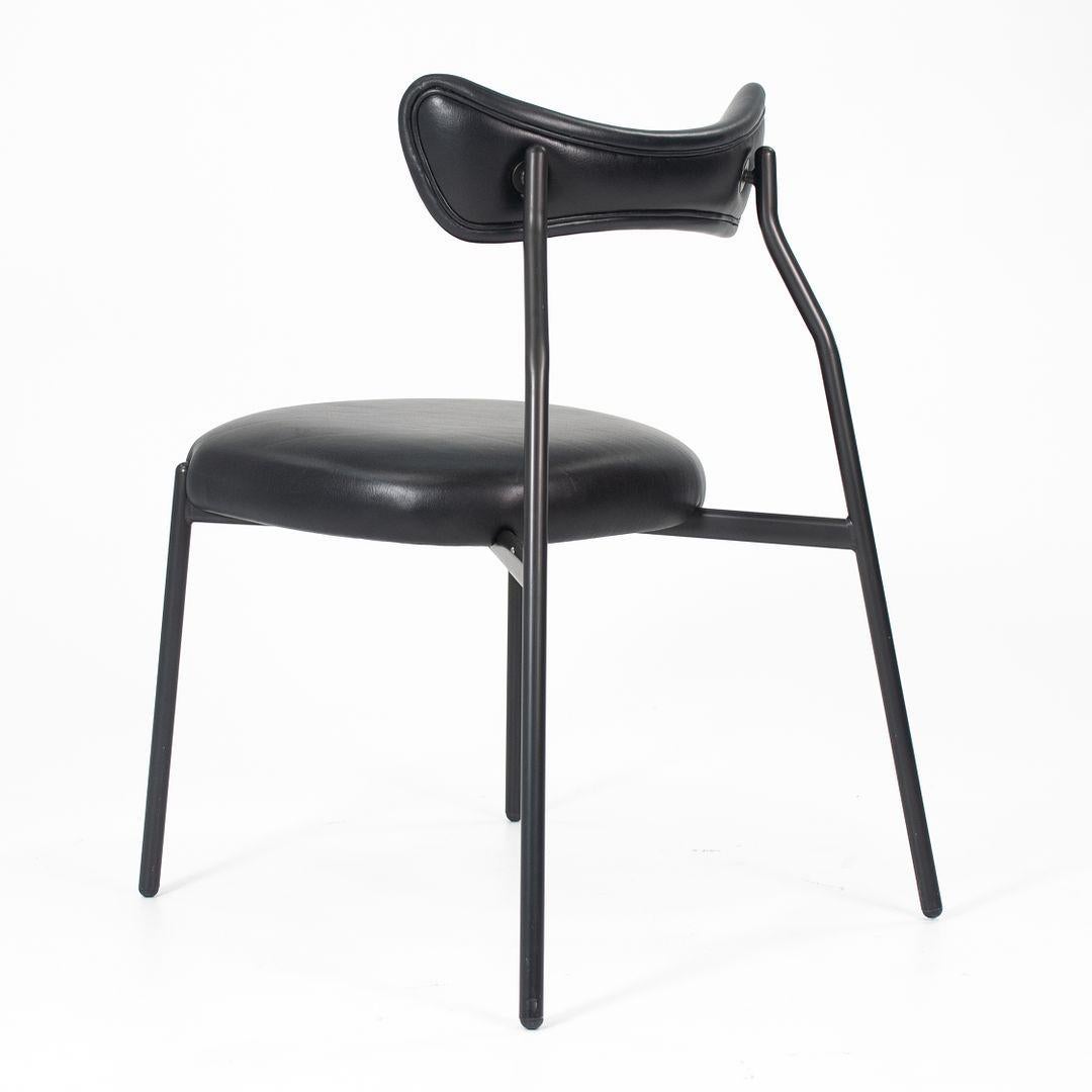 Dies sind Dragonfly Dining Chairs (einzeln erhältlich), die ursprünglich von District Eight im Jahr 2019 entworfen und hergestellt wurden. Diese besonderen Exemplare wurden im Jahr 2019 hergestellt. Sie bestehen aus einem Stahlrahmen mit einem