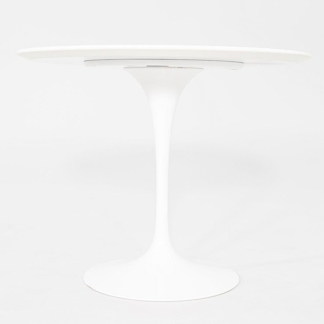 2019 Eero Saarinen for Knoll Table de salle à manger Tulip en stratifié blanc 36