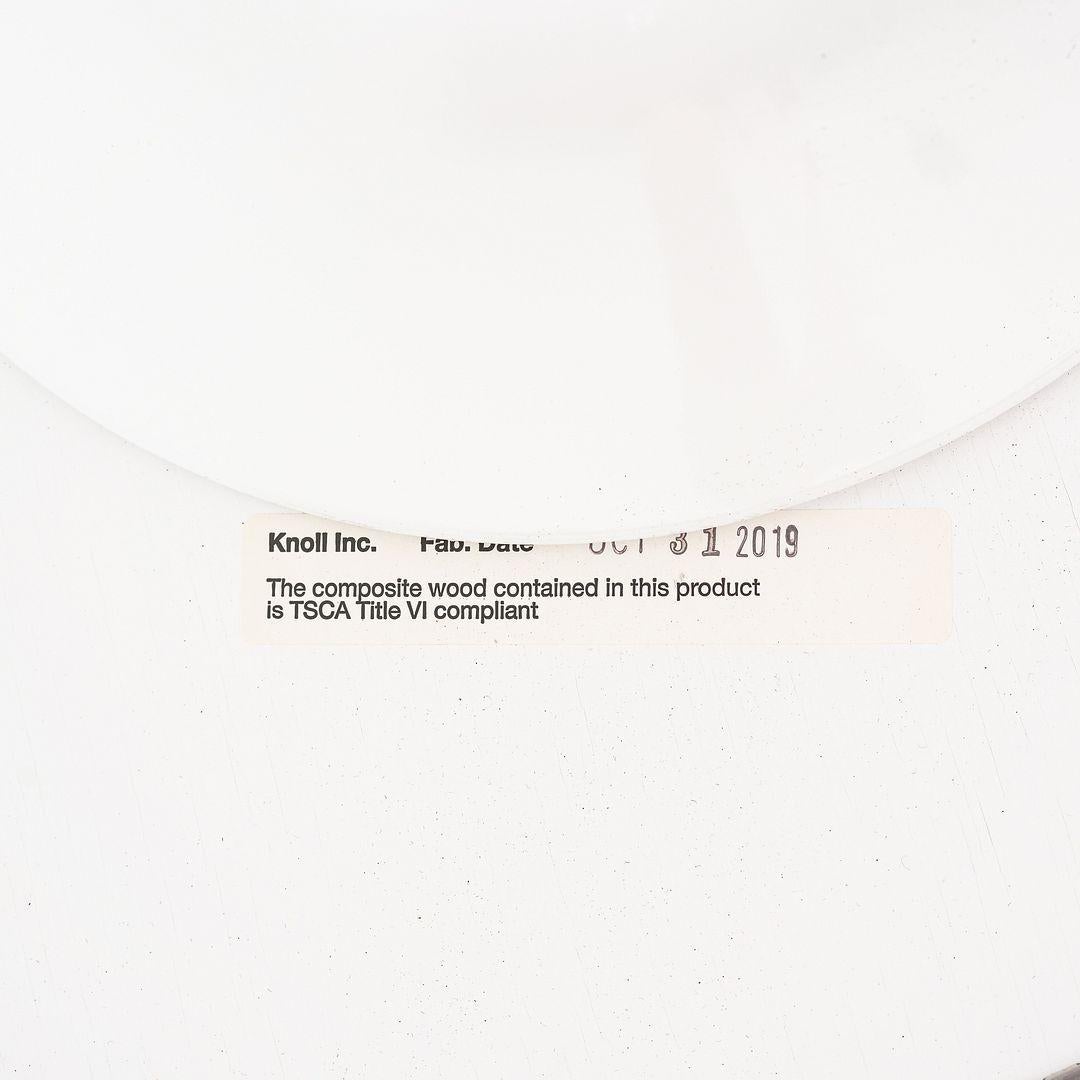 2019 Eero Saarinen for Knoll Table de salle à manger Tulip en stratifié blanc 36