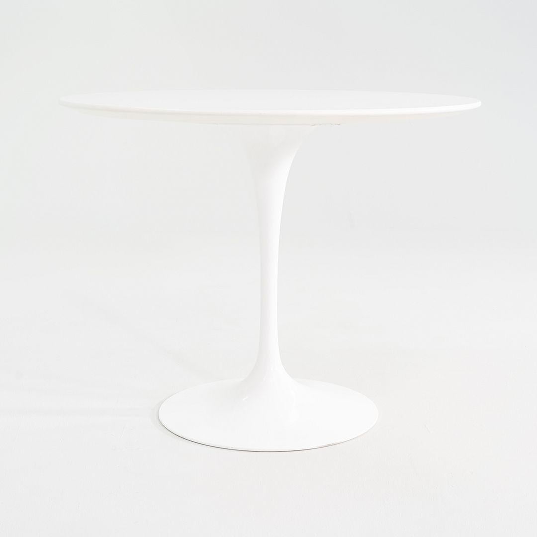 Aluminium 2019 Eero Saarinen for Knoll Table de salle à manger Tulip en stratifié blanc 36