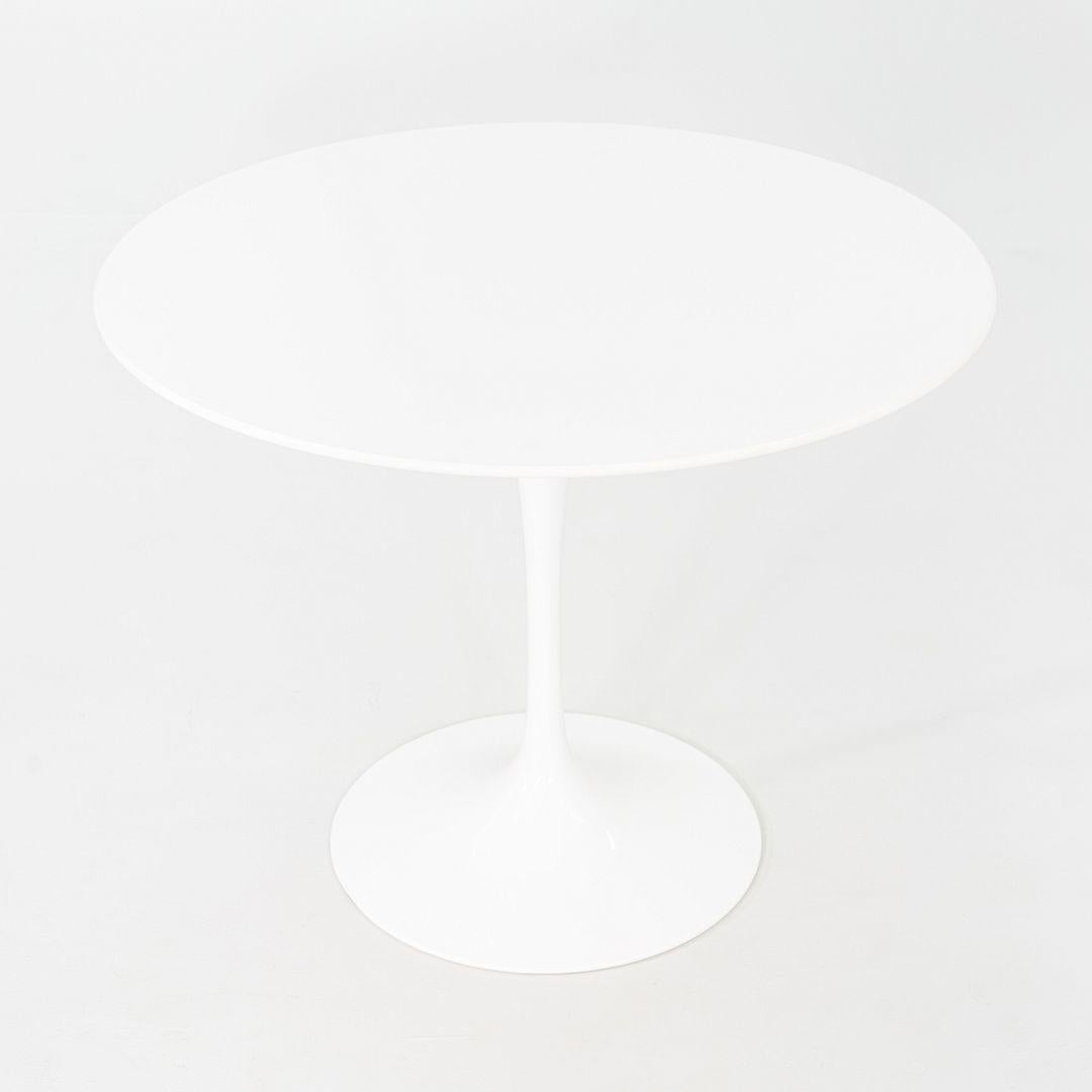 2019 Eero Saarinen for Knoll Table de salle à manger Tulip en stratifié blanc 36