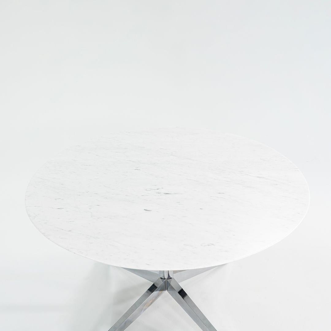 2019 Florence Knoll Mesa de Comedor Ovalada con Tablero de Mármol de Carrara Satinado 48 x 78 Pulgadas en Bueno estado para la venta en Philadelphia, PA