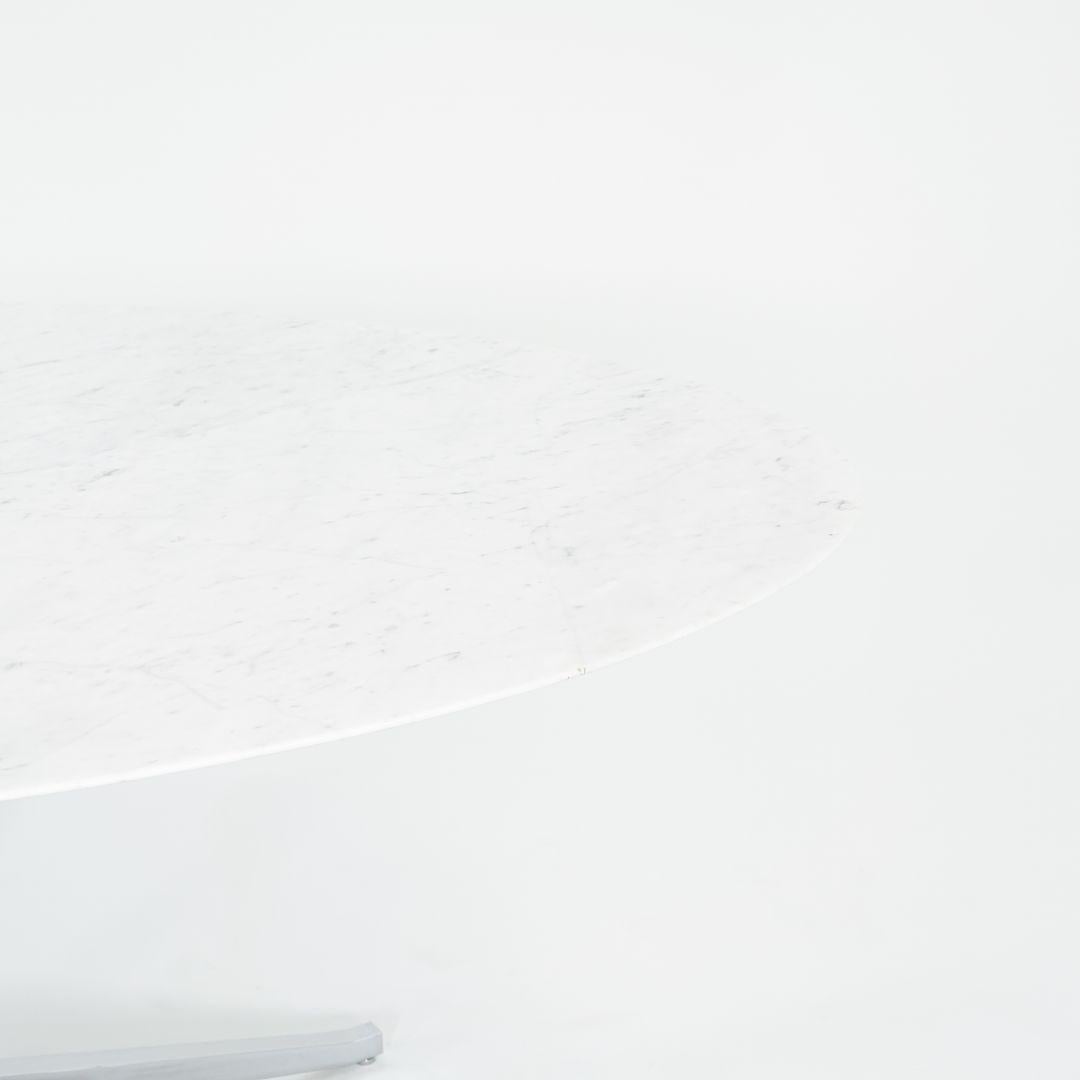 2019 Florence Knoll Mesa de Comedor Ovalada con Tablero de Mármol de Carrara Satinado 48 x 78 Pulgadas en venta 2