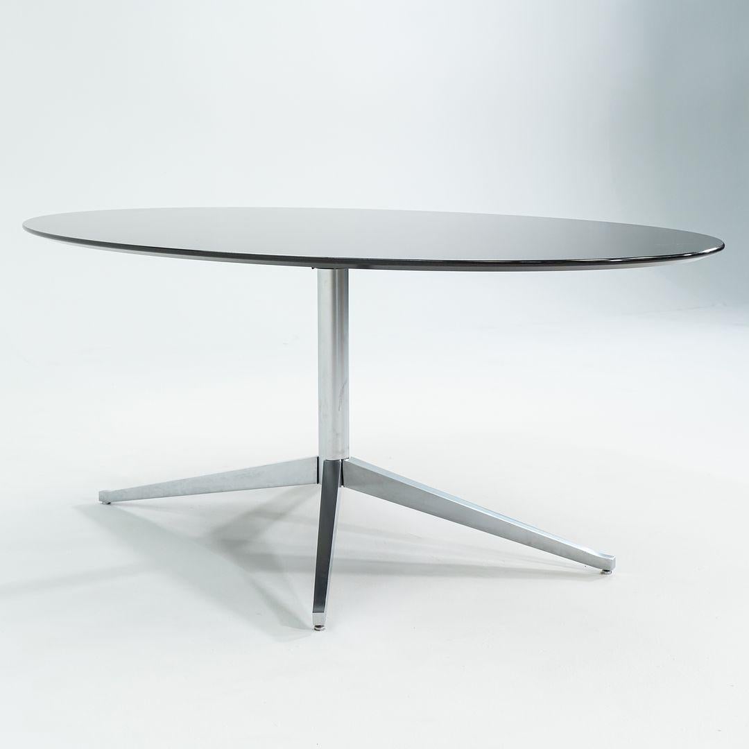 2019 Florence Knoll Table de salle à manger en marbre noir poli avec base chromée 78x48 pouces en vente 3