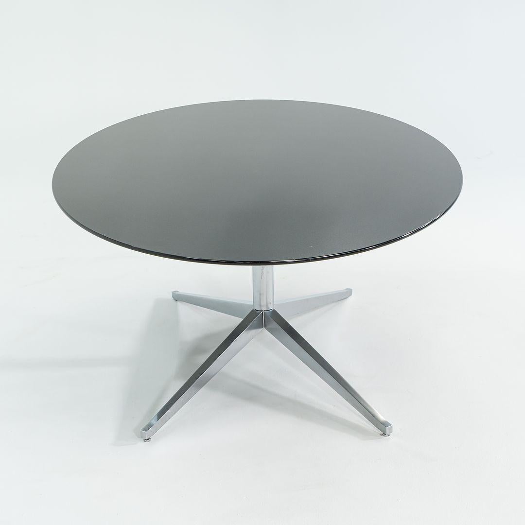 Américain 2019 Florence Knoll Table de salle à manger en marbre noir poli avec base chromée 78x48 pouces en vente
