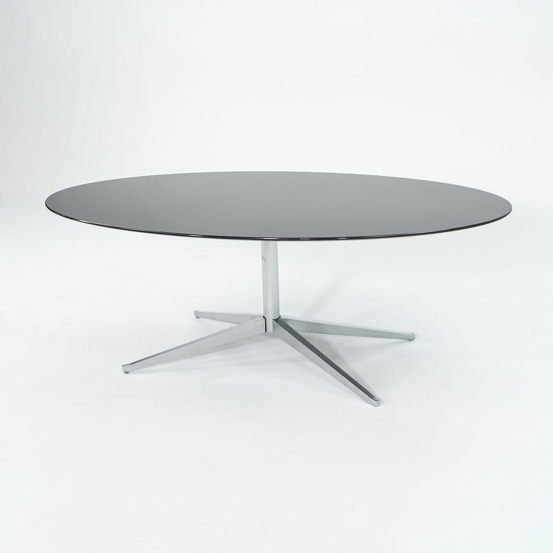 Acier 2019 Florence Knoll Table de salle à manger en marbre noir poli avec base chromée 78x48 pouces en vente