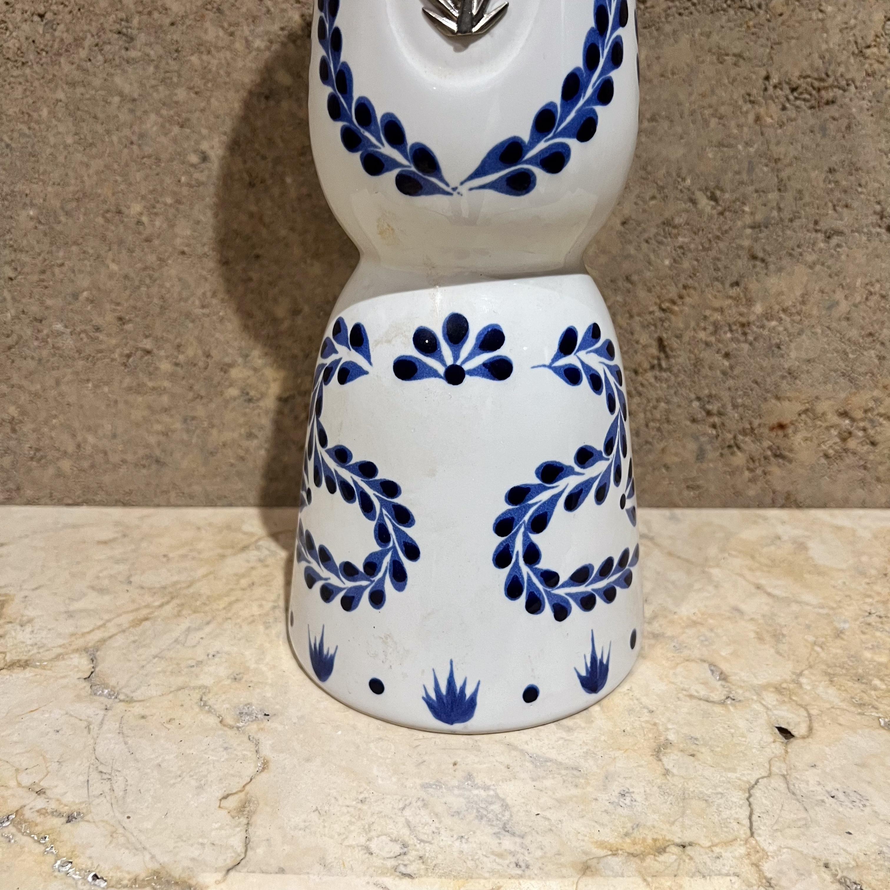 2019 Hand Painted Ceramic Tequila Bottle Clase Azul Reposado In Good Condition In Chula Vista, CA