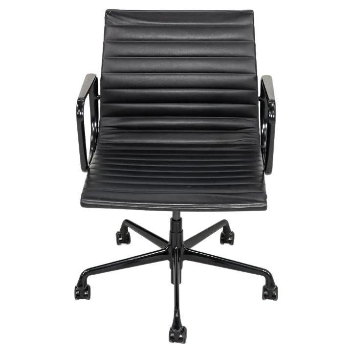 2019 Herman Miller Eames Aluminum Group Management Desk Chair in w