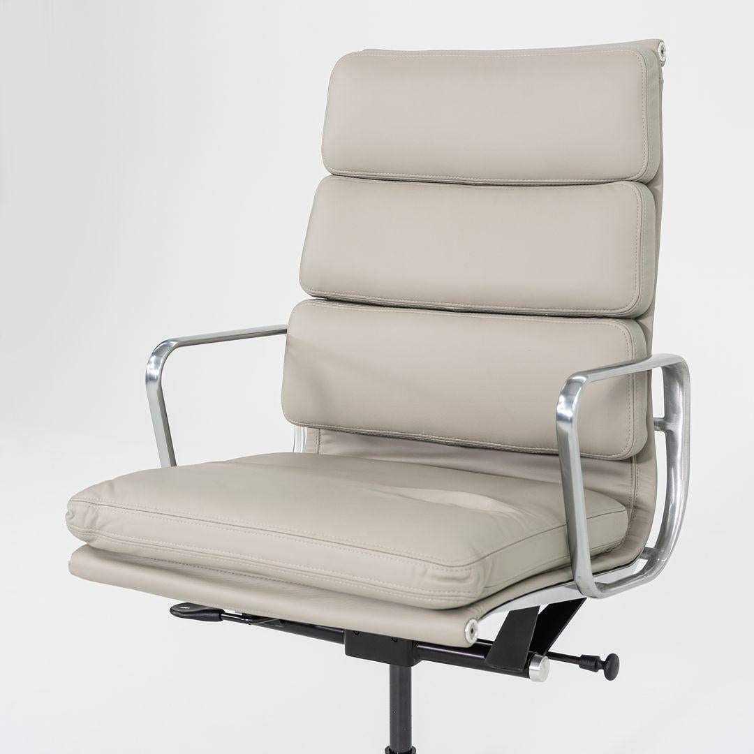 2019 Herman Miller Eames Soft Pad Executive-Schreibtischstuhl aus Leder mitneumatic (amerikanisch) im Angebot