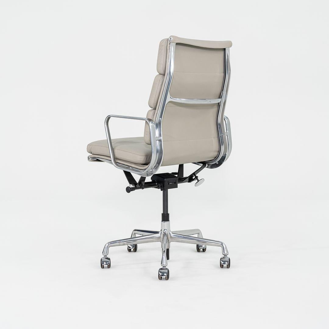 2019 Herman Miller Eames Soft Pad Executive-Schreibtischstuhl aus Leder mitneumatic im Angebot 2
