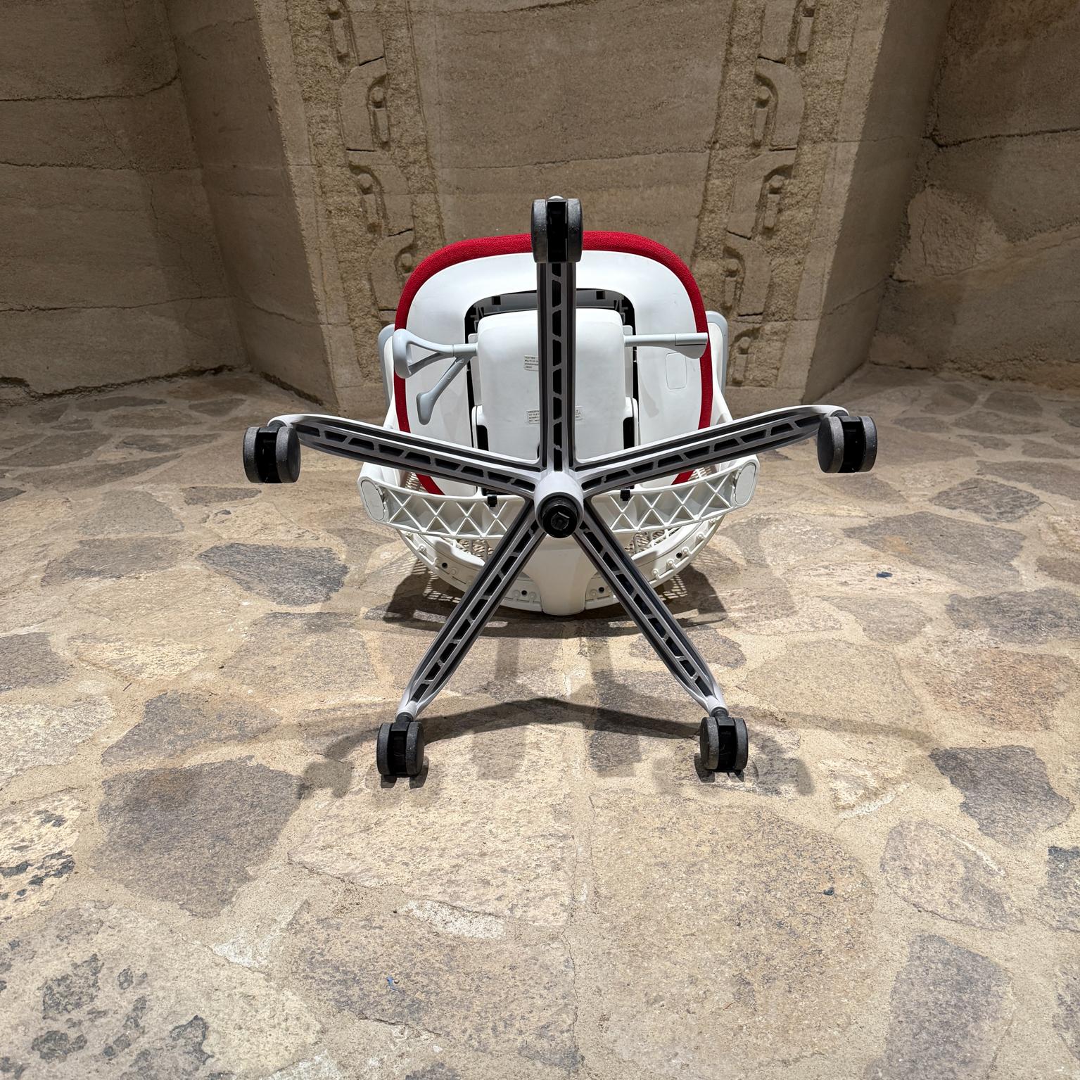 2019 Herman Miller Rojo Blanco Sayl Silla de trabajo de oficina en venta 5
