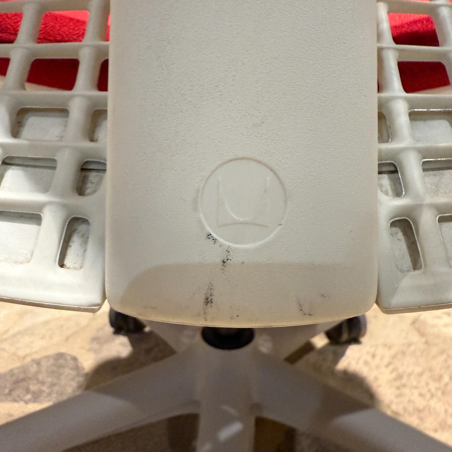 2019 Herman Miller Rojo Blanco Sayl Silla de trabajo de oficina en venta 1