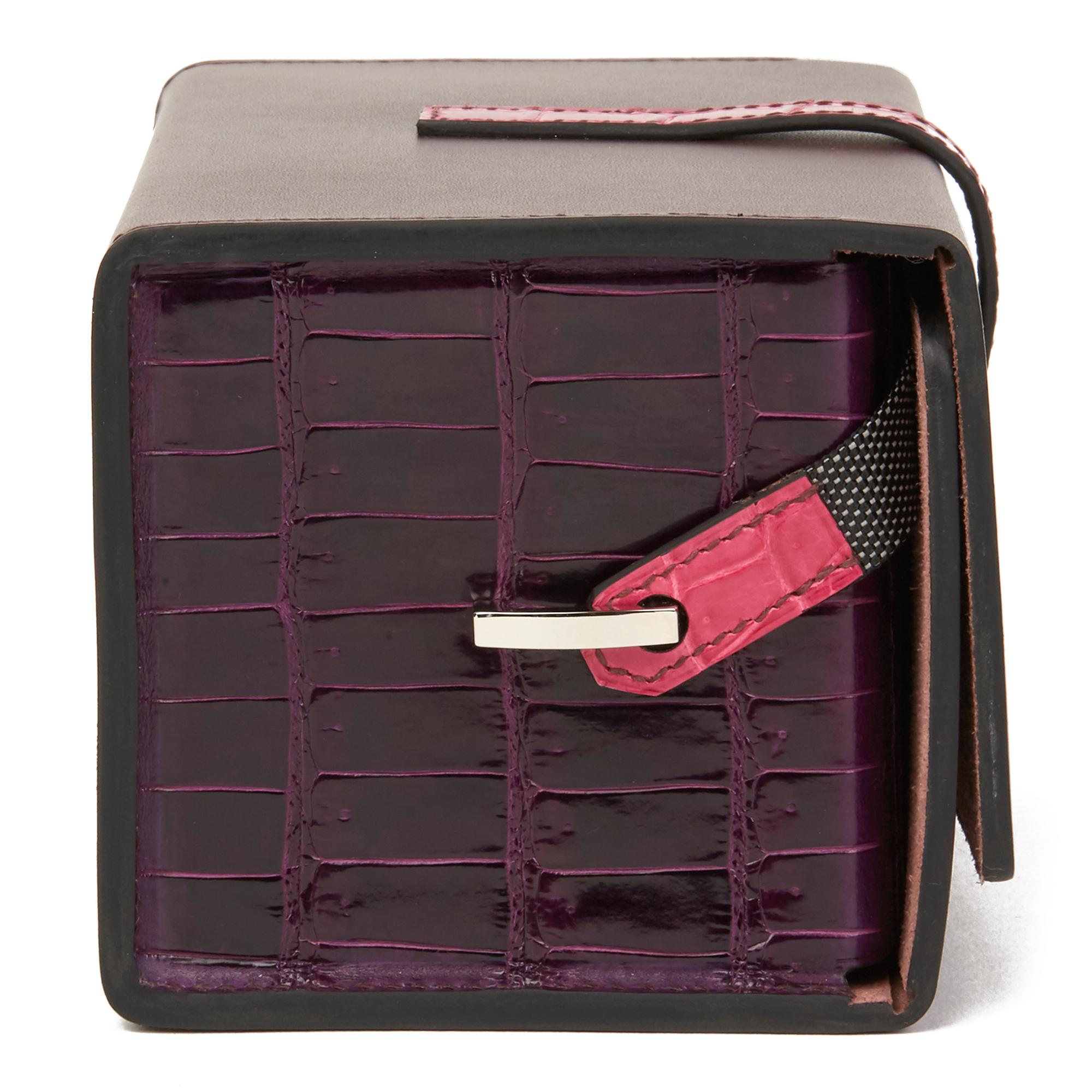 HERMÈS
Amethyst Vache Hunter Cowhide & Shiny Porosus Crocodile Leather Petit H Minaudiere 18

Reference: HB2687
Age (Circa): 2019
Accompanied By: Hermès Dust Bag, Box, Invoice, CITES, Care Booklet
Authenticity Details: (Made in France)
Gender: