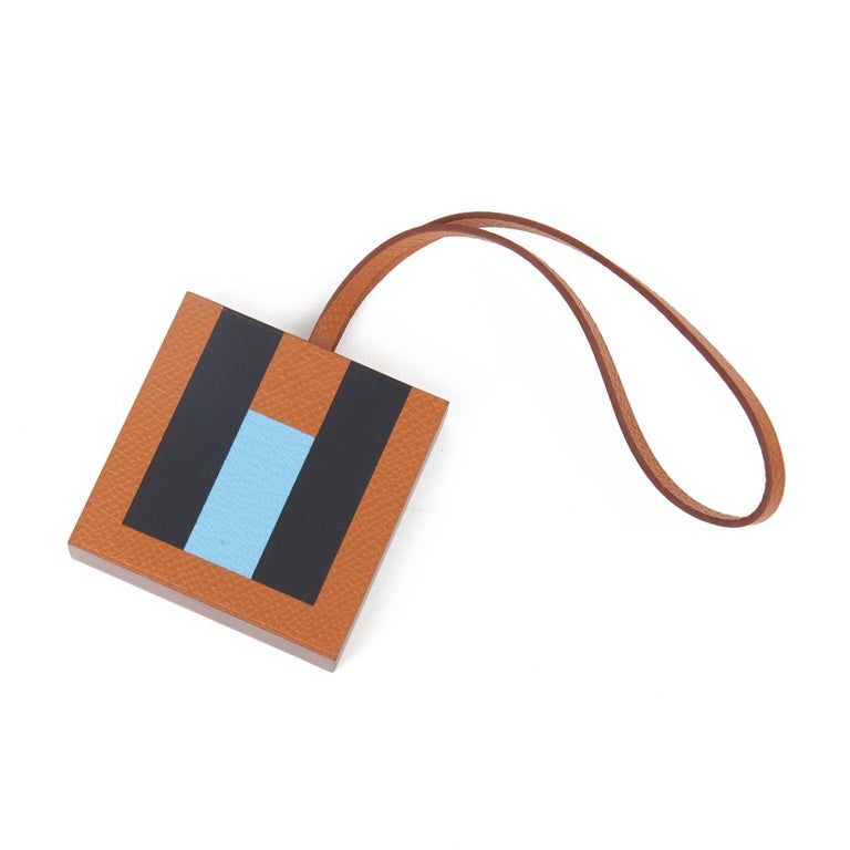 HERMÈS
Gold Epsom Leather, Celeste Chevre Mysore Leather & Bleu Obscur Sombrero Leather 'H' Lettre Charm

Age (Circa): 2019
Accompanied By: Hermès Box
Authenticity Details: (Made in France) 
Gender: Unisex
Type: Accessory

Colour: Gold Epsom,