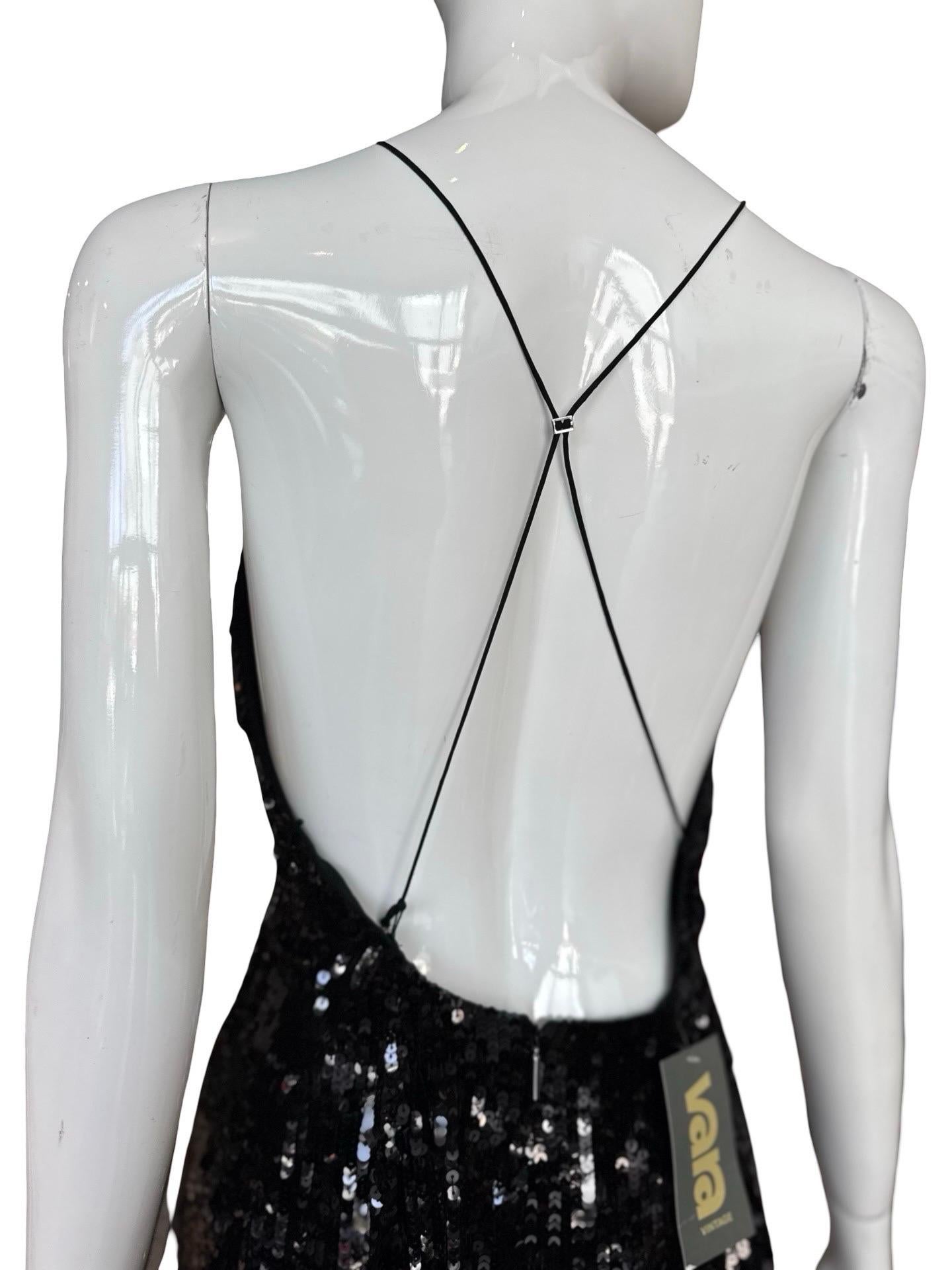 NWT 2019 Resort Jason Wu robe dos nu à paillettes tombant sous le genou.  Le dos nu s'ajuste à la taille et comporte de fines bretelles qui se croisent dans le dos.  Entièrement doublé en soie et en excellent état.  Une robe de soirée très amusante.