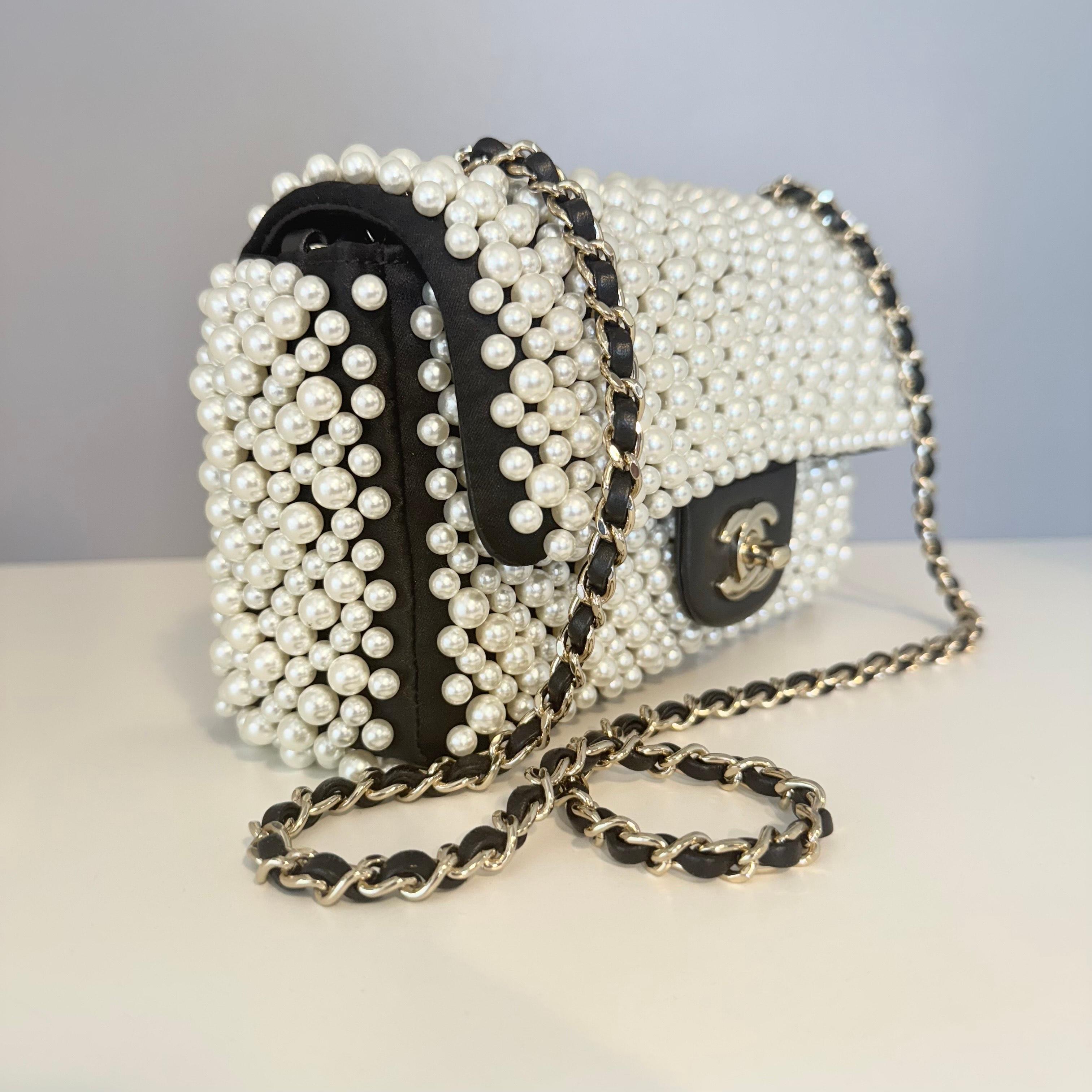 Grigio 2019 Rara borsa limitata Chanel by Karl Lagerfeld for Chanel con perle in vendita