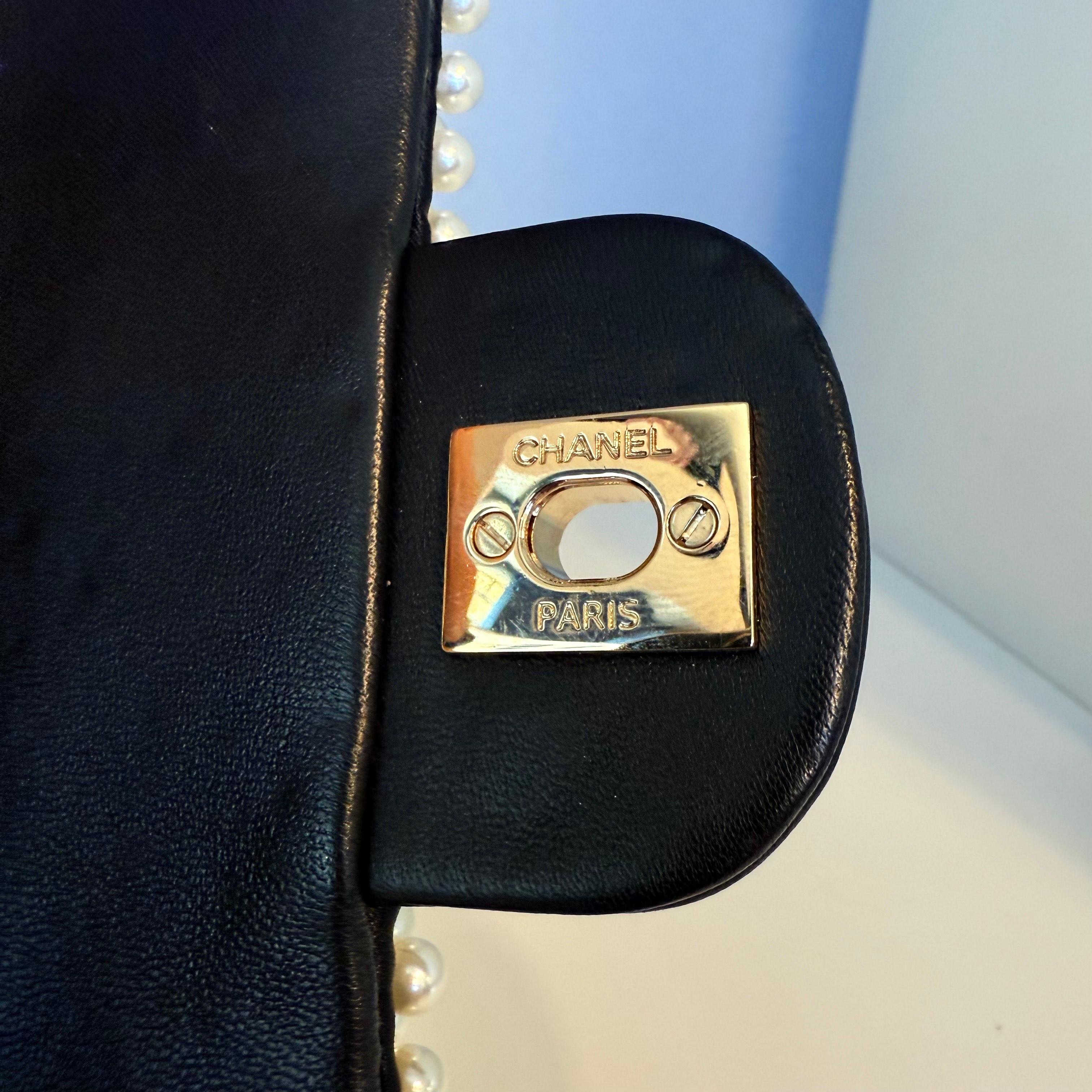 2019 Rara borsa limitata Chanel by Karl Lagerfeld for Chanel con perle in vendita 3