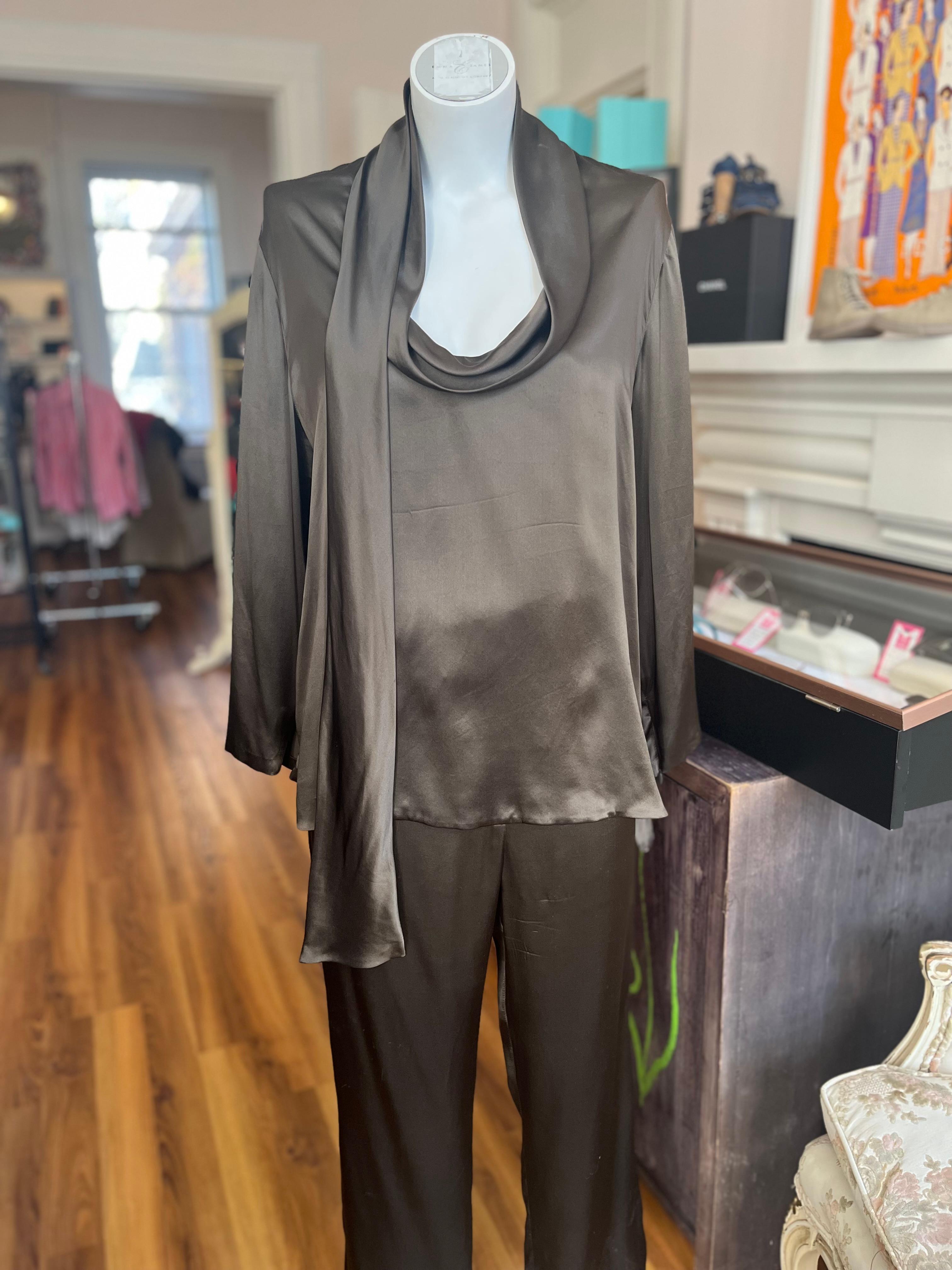 2019 Tom Ford Silk Suit 46 (itl) In Excellent Condition For Sale In Port Hope, ON