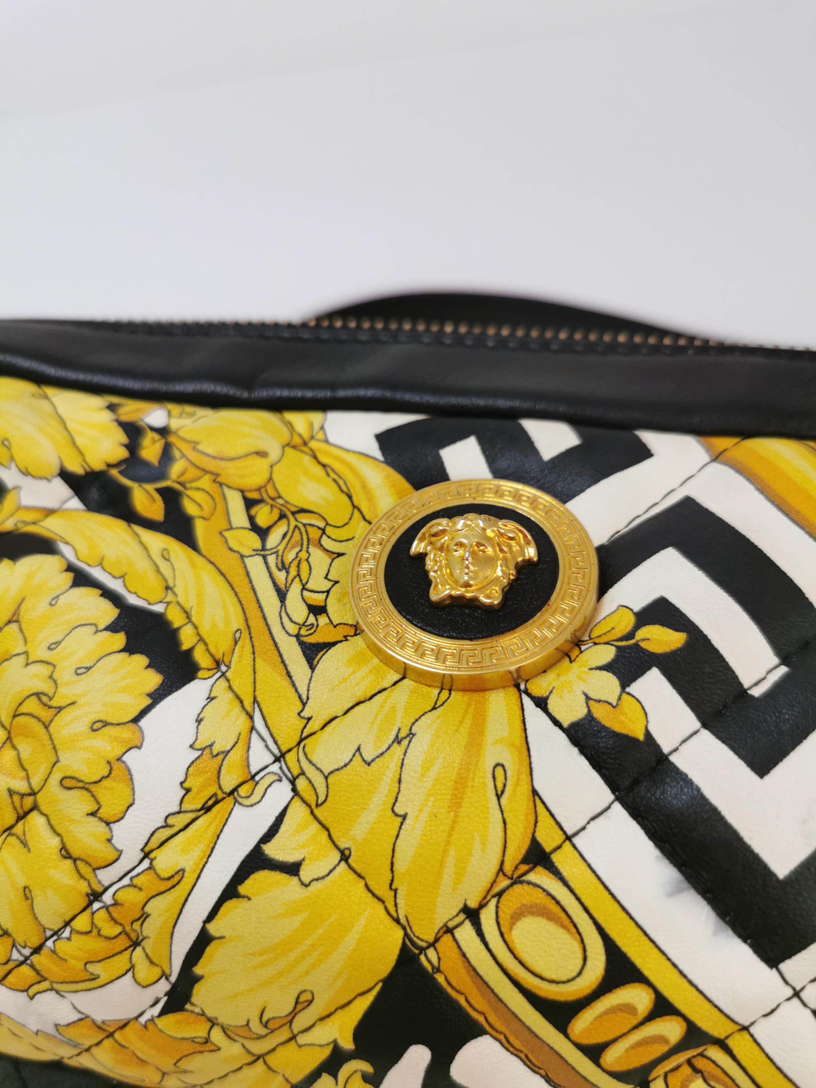 2019 VERSACE Medusa Greca Baroque Print Lambskin Crossbody Leather Waist Bag en vente 5