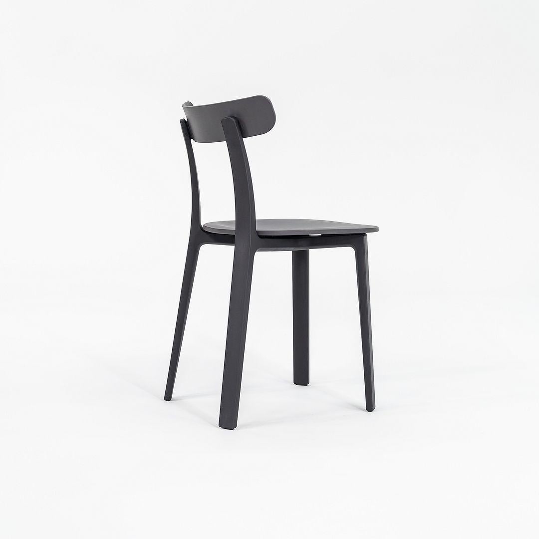 Vitra Esszimmerstühle aus Kunststoff von Jasper Morrison in Graphitgrau, 2019 (Gummi) im Angebot