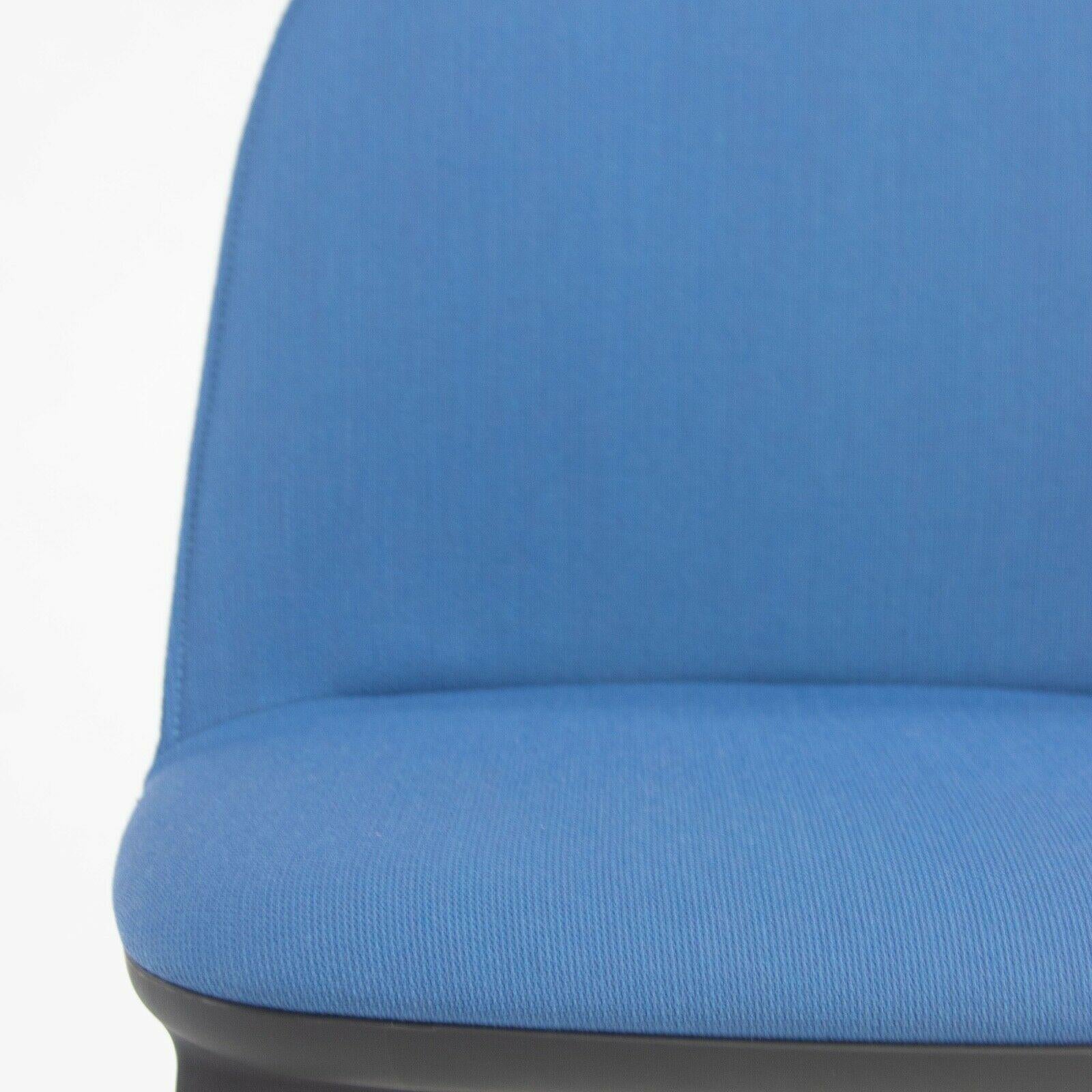 Chaise d'appoint Vitra Softshell avec tissu bleu clair de Ronan & Erwan Bouroullec, 2019 en vente 5