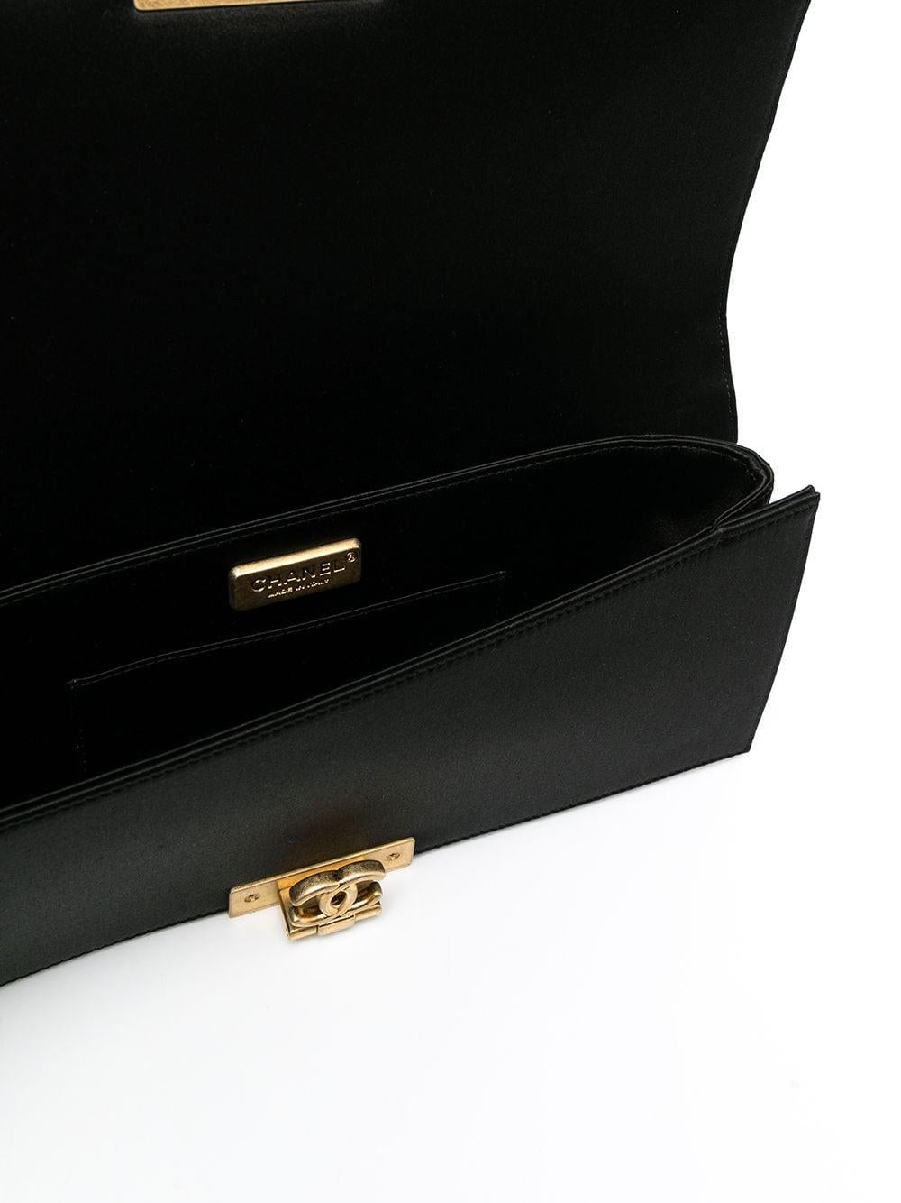 2019s Chanel Black Satin Silk Clutch In Excellent Condition In Paris, FR