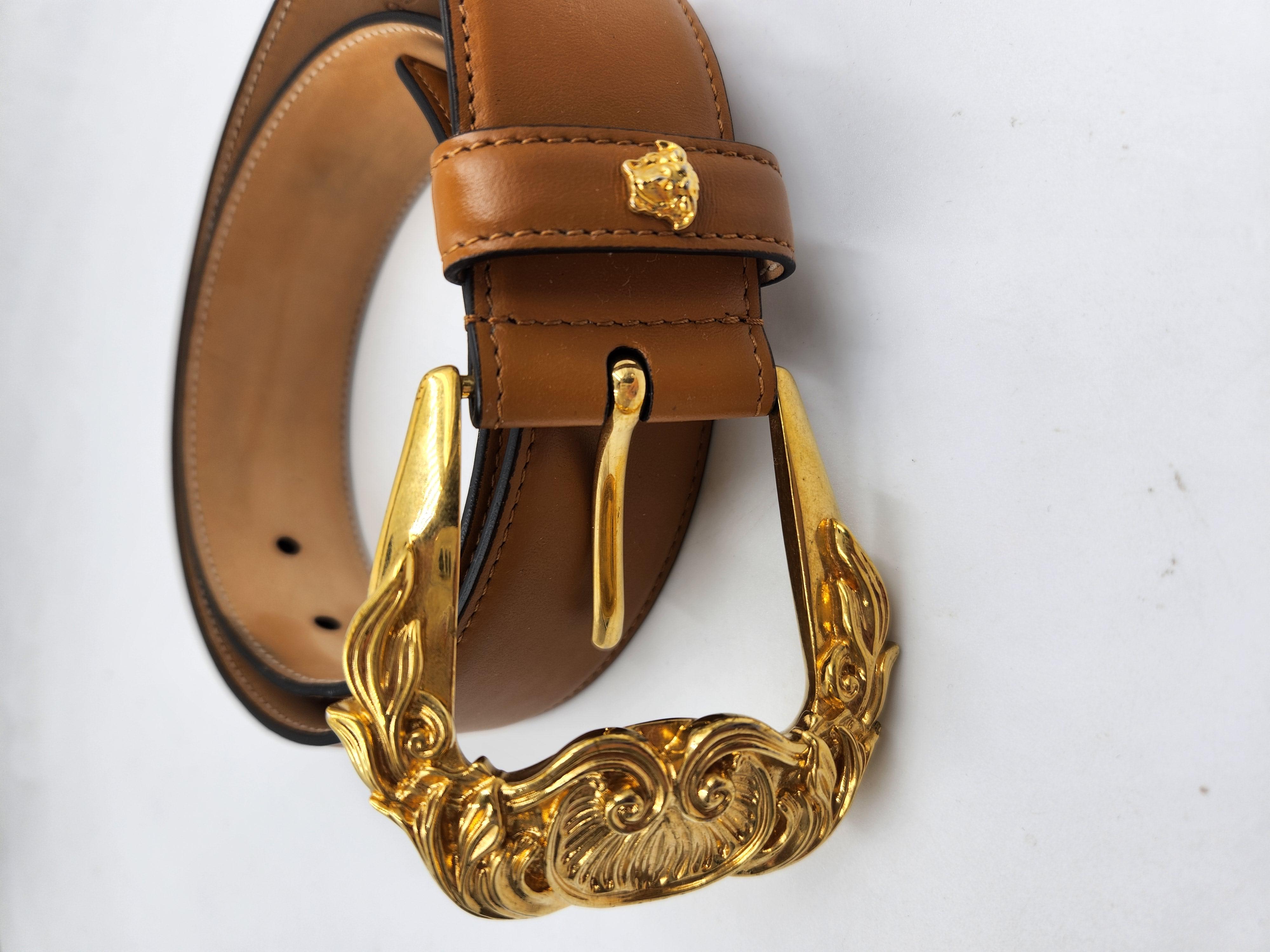 2019's VERSACE Medusa Gold Baroque Women's Brown Leather Belt 75 For Sale 2