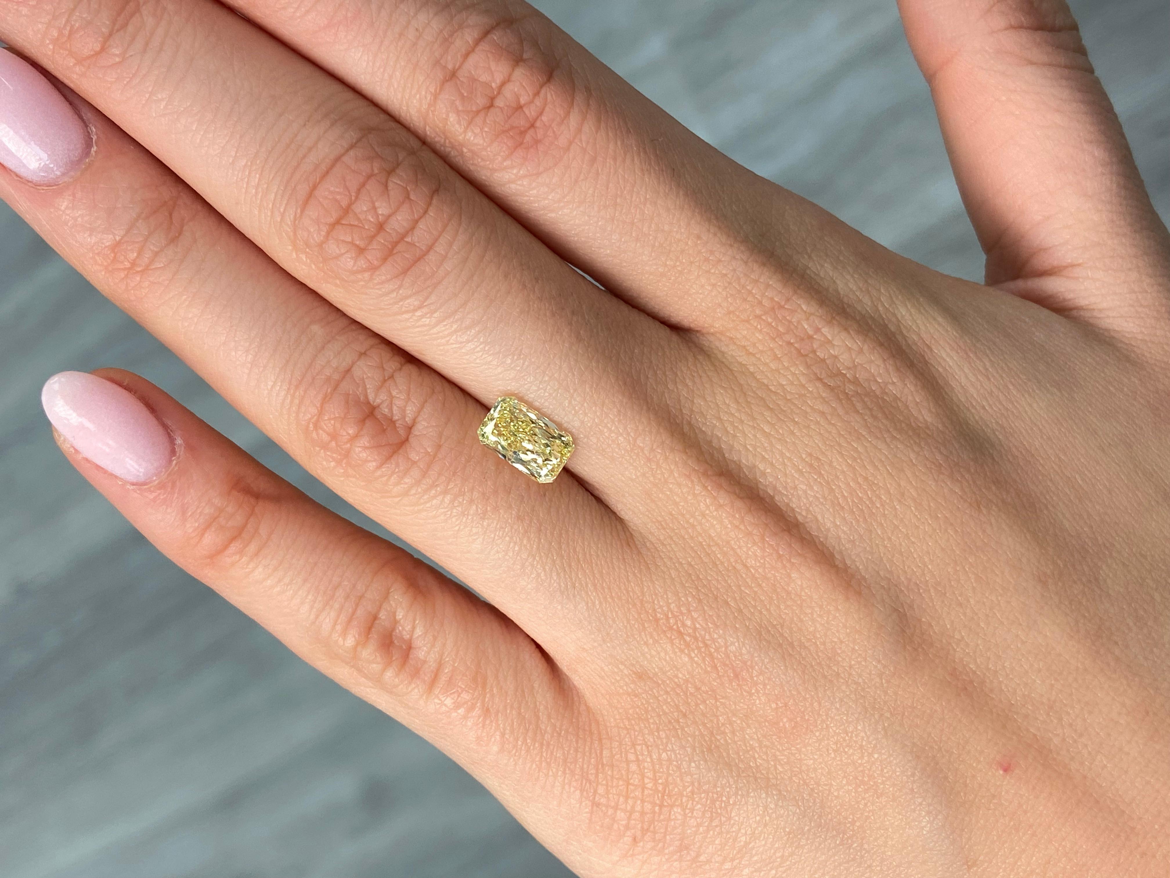 2,01ct Amarillo Fancy Diamante Alargado Talla Radiante - Suelto Corte radiante en venta