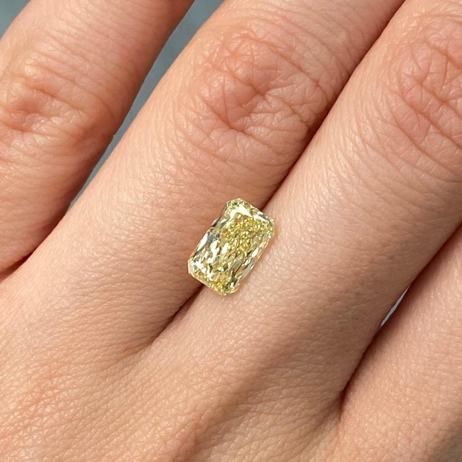 2,01ct Amarillo Fancy Diamante Alargado Talla Radiante - Suelto en venta 2