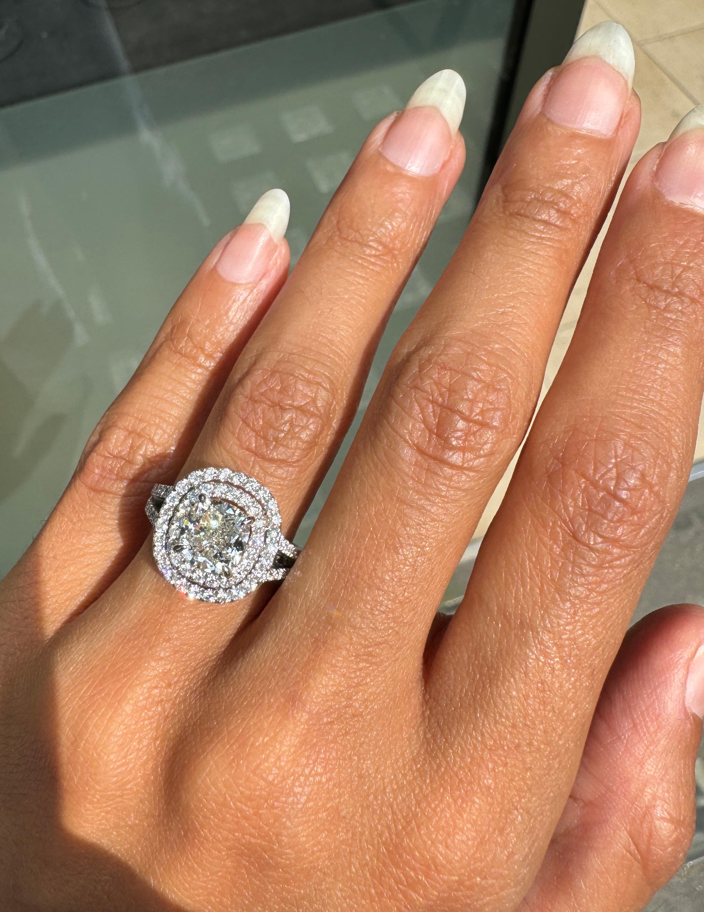 2.01ct H VS2 Cusion Cut Diamant und Platin Double Halo Cluster Verlobungsring im Angebot 1