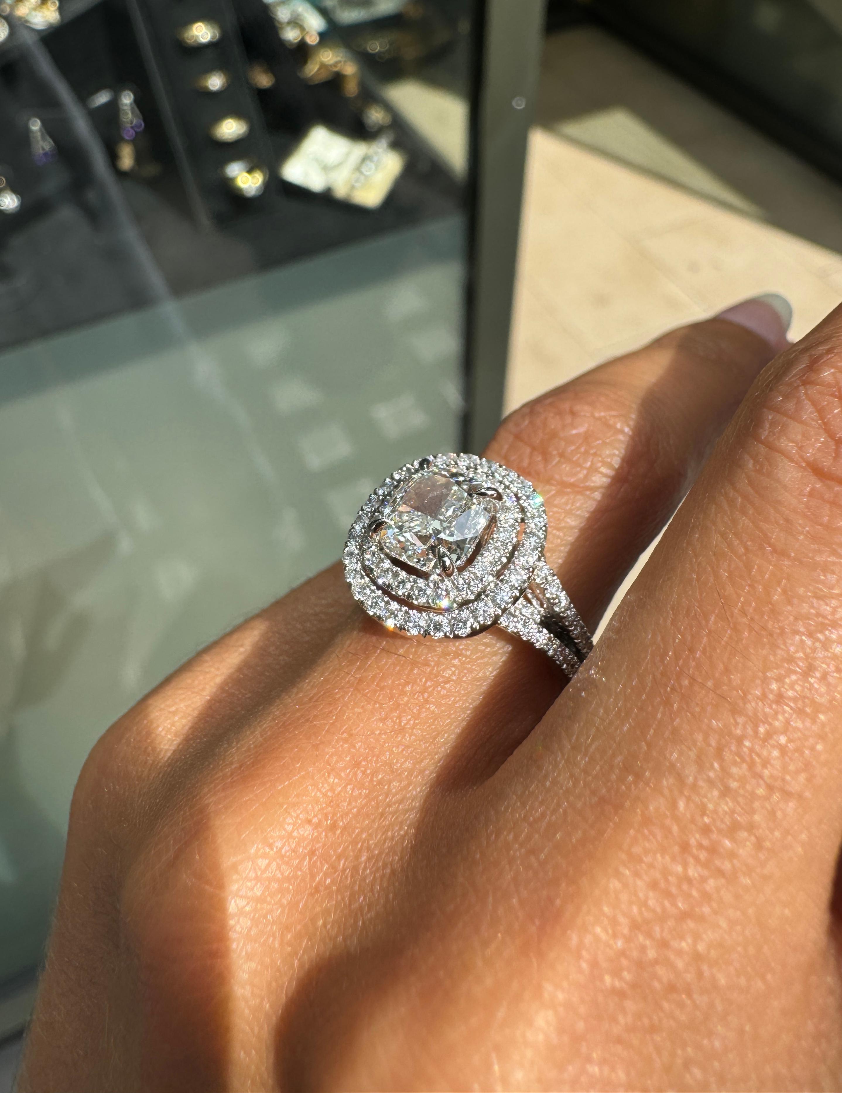 2.01ct H VS2 Cusion Cut Diamant und Platin Double Halo Cluster Verlobungsring im Angebot 3