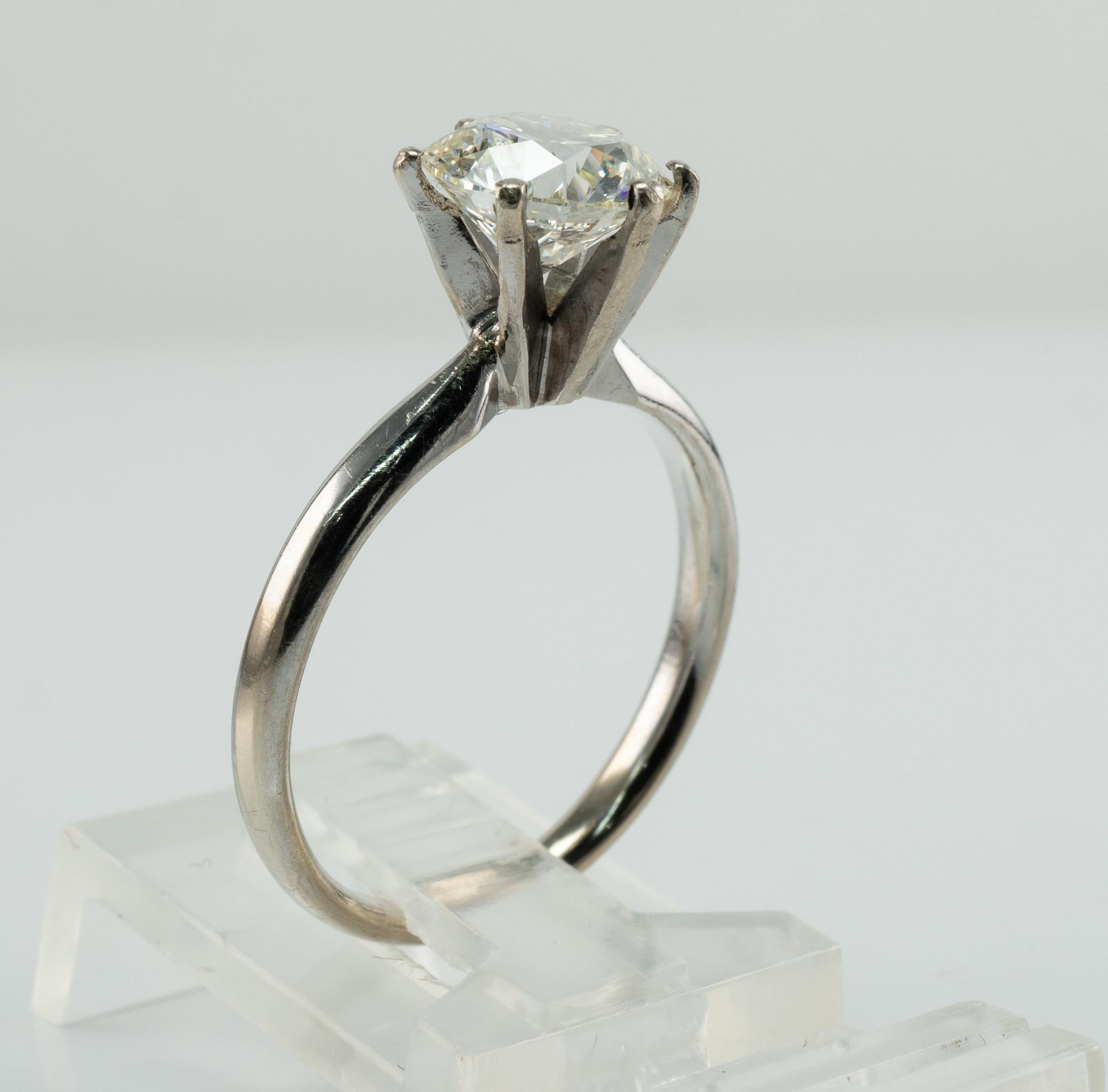 Bague en diamant rond naturel de 2,01ct VVS1 - IJ en or blanc 14K Lab Created en vente 6