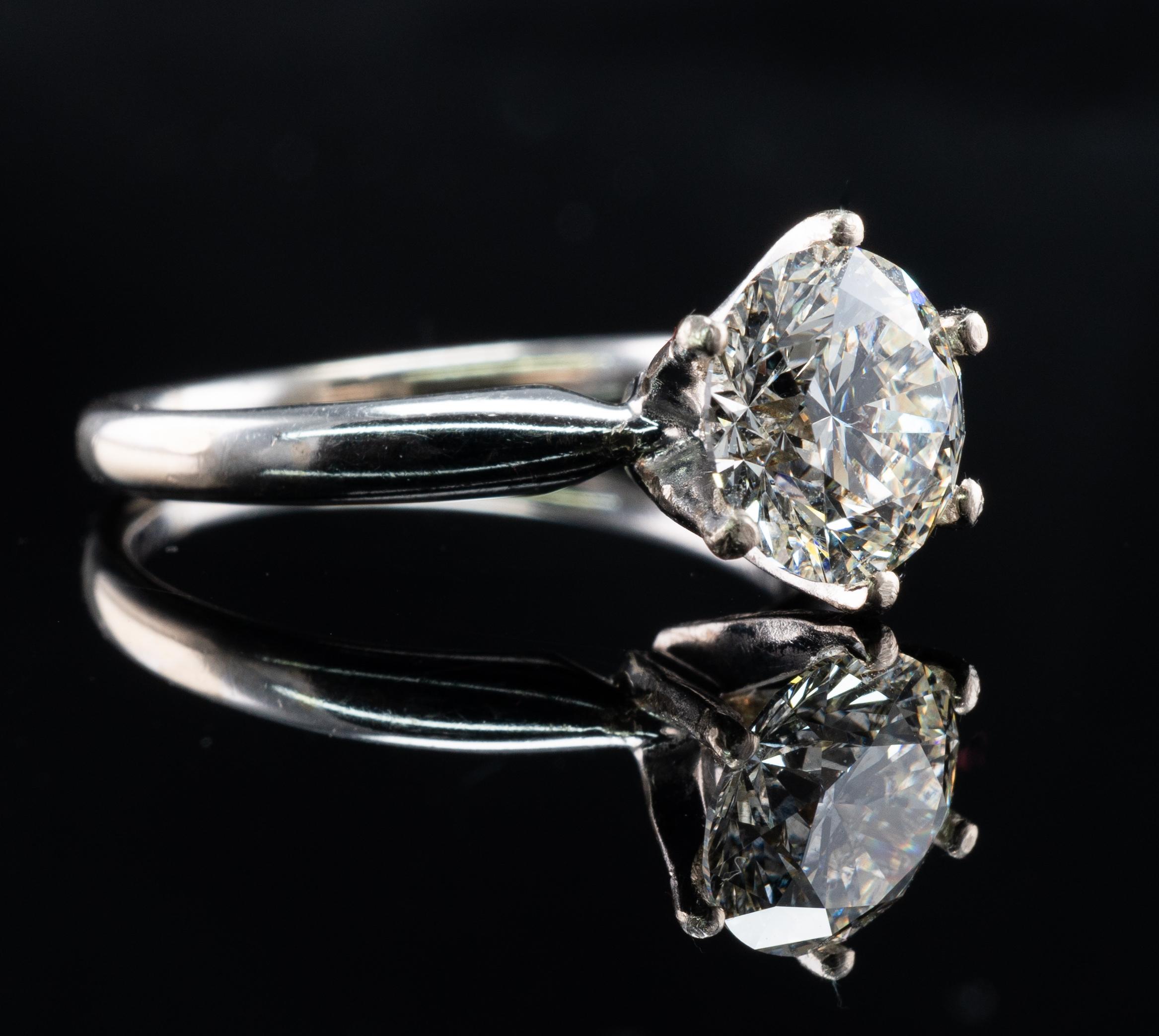 Taille ronde Bague en diamant rond naturel de 2,01ct VVS1 - IJ en or blanc 14K Lab Created en vente