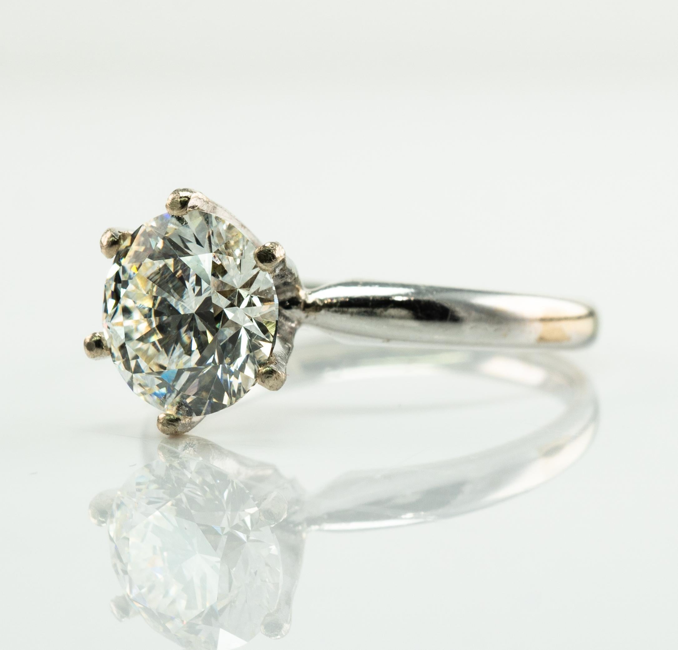Bague en diamant rond naturel de 2,01ct VVS1 - IJ en or blanc 14K Lab Created Pour femmes en vente