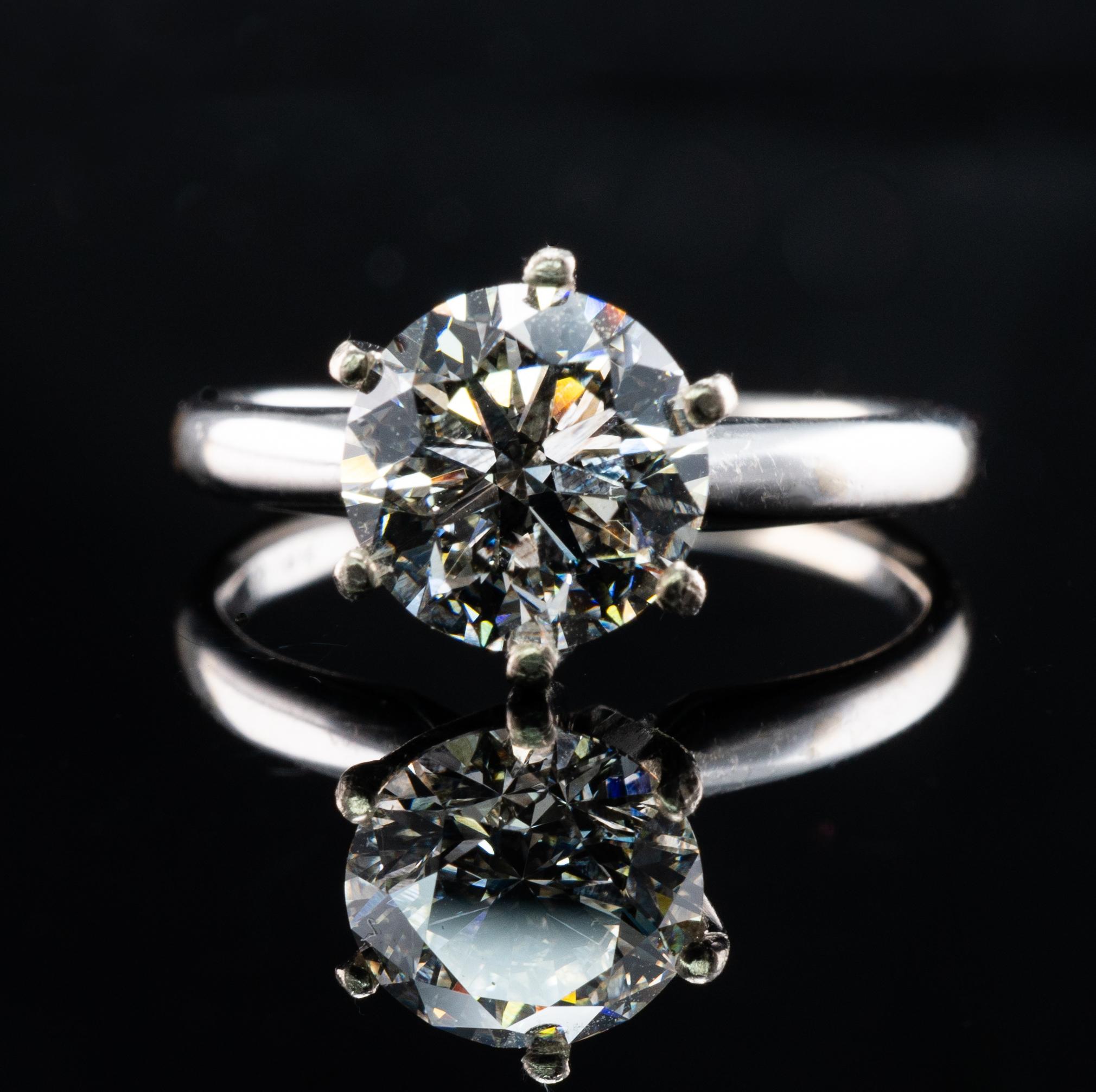 Bague en diamant rond naturel de 2,01ct VVS1 - IJ en or blanc 14K Lab Created en vente 3
