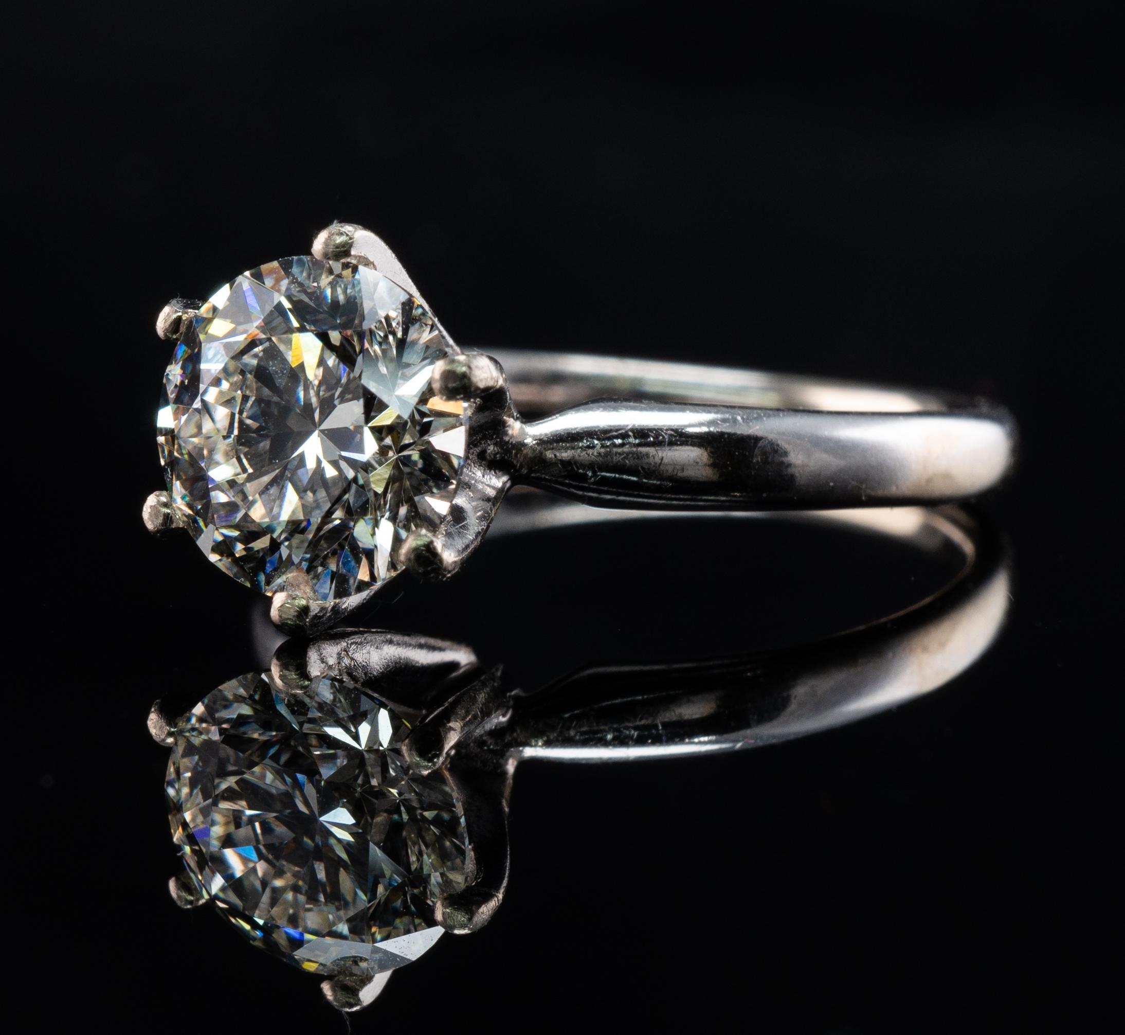 Bague en diamant rond naturel de 2,01ct VVS1 - IJ en or blanc 14K Lab Created en vente 4
