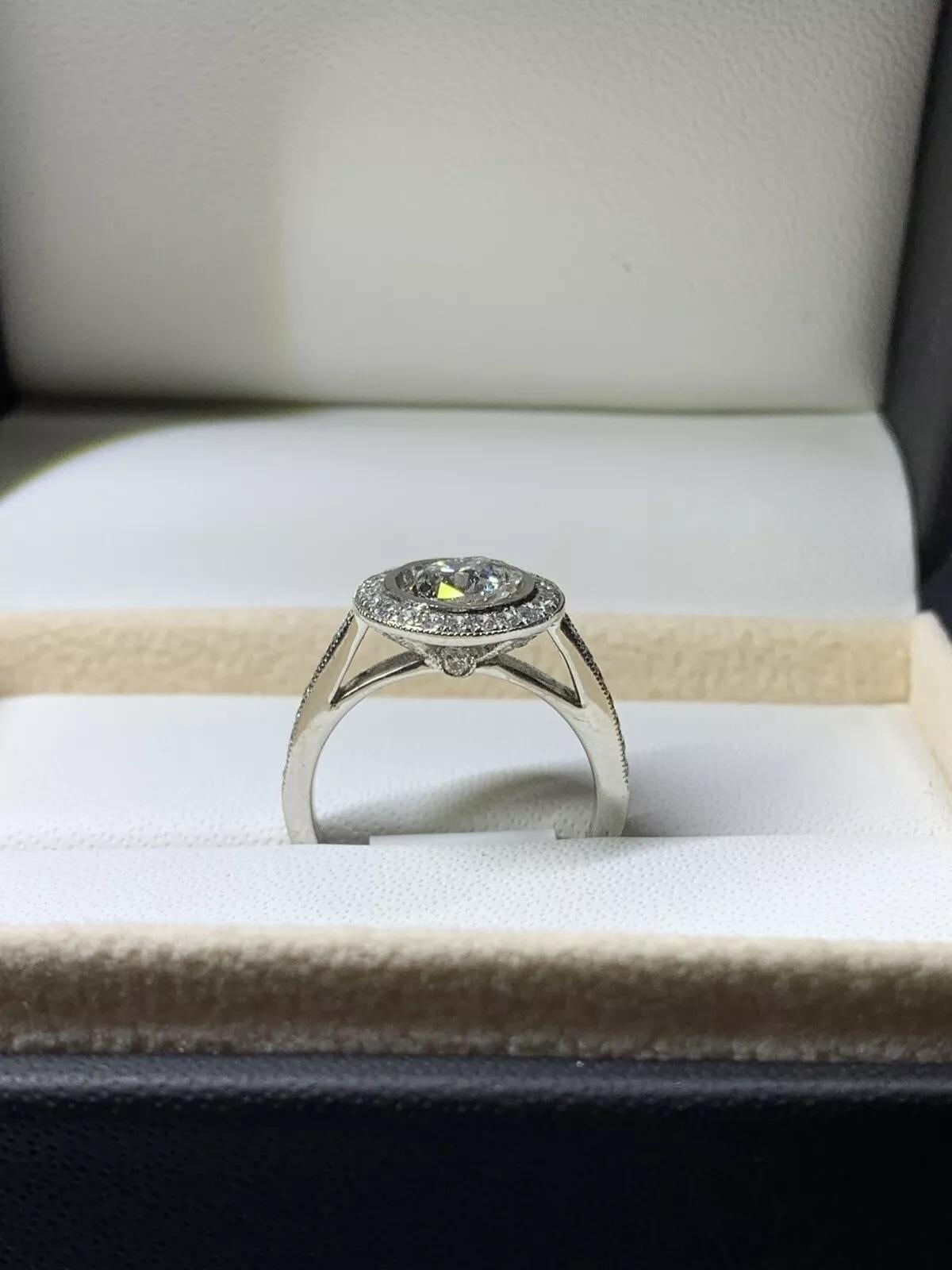 Bague de fiançailles solitaire en platine avec diamant rond de 2,01ct certifié GIA Unisexe en vente