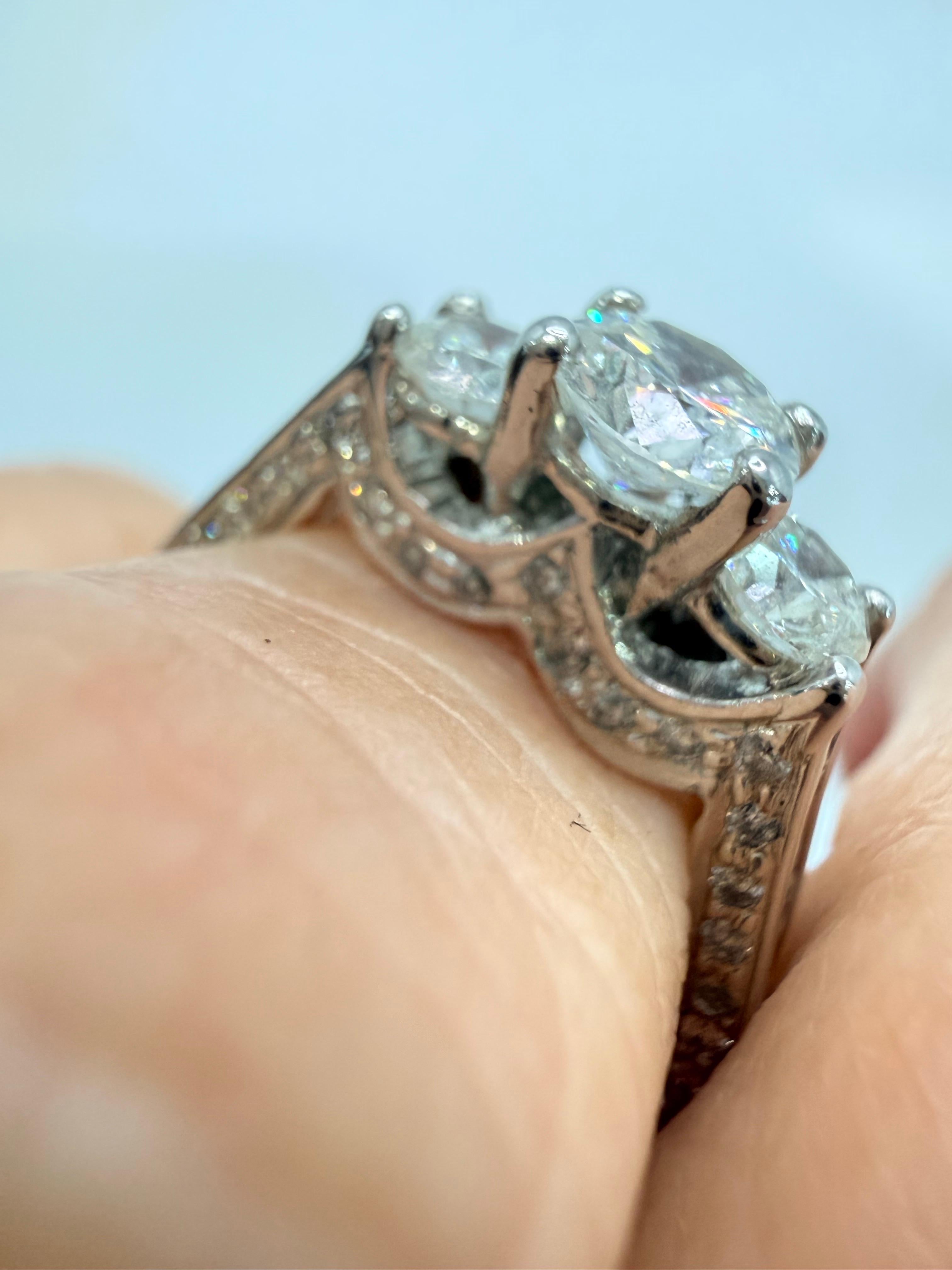 2.01ct Bague de fiançailles à trois pierres en or 14KT Neuf - En vente à Boca Raton, FL