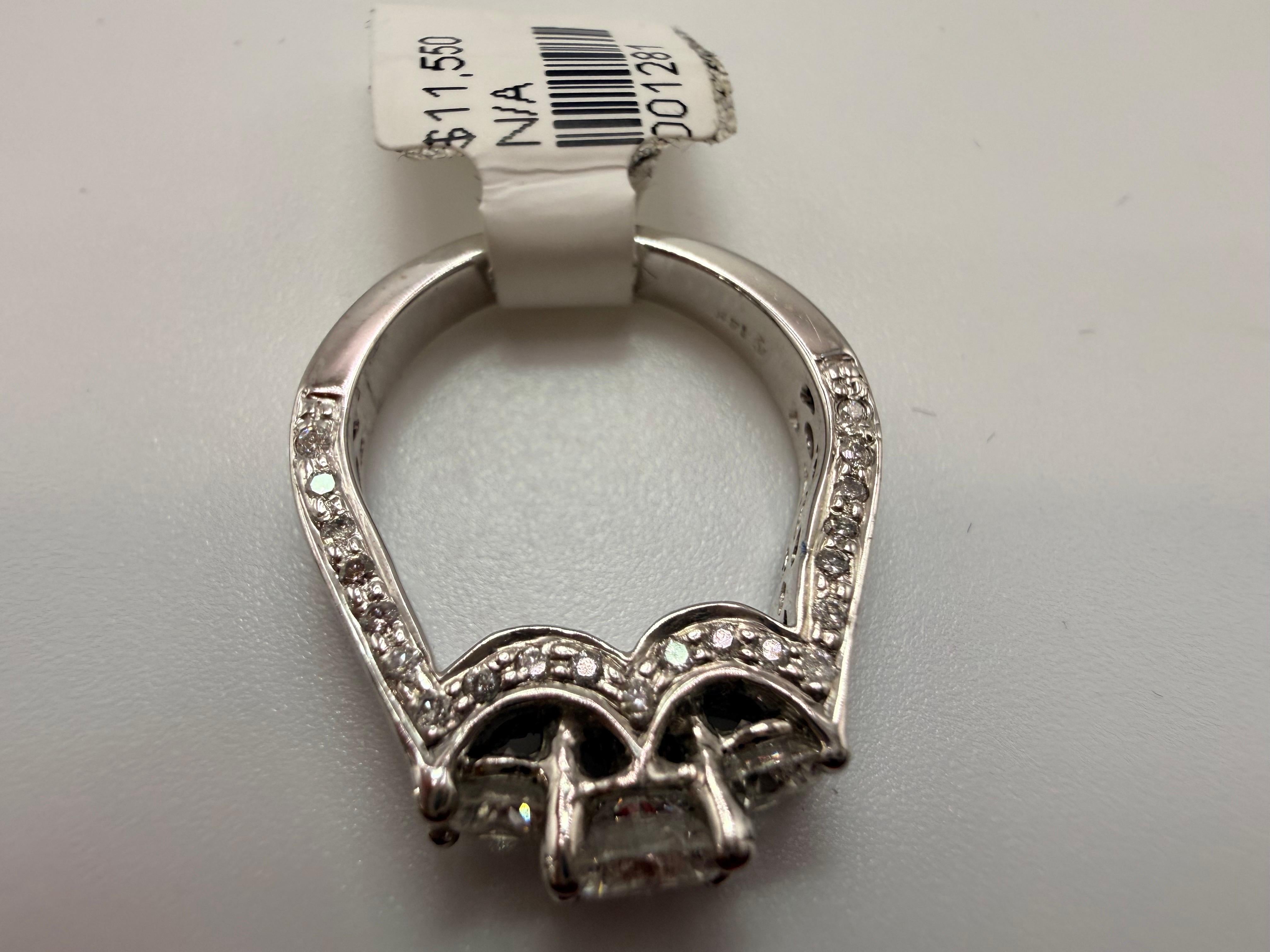 2.01ct Bague de fiançailles à trois pierres en or 14KT en vente 2