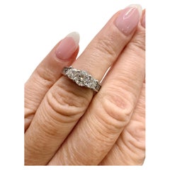 2.01ct Bague de fiançailles à trois pierres en or 14KT