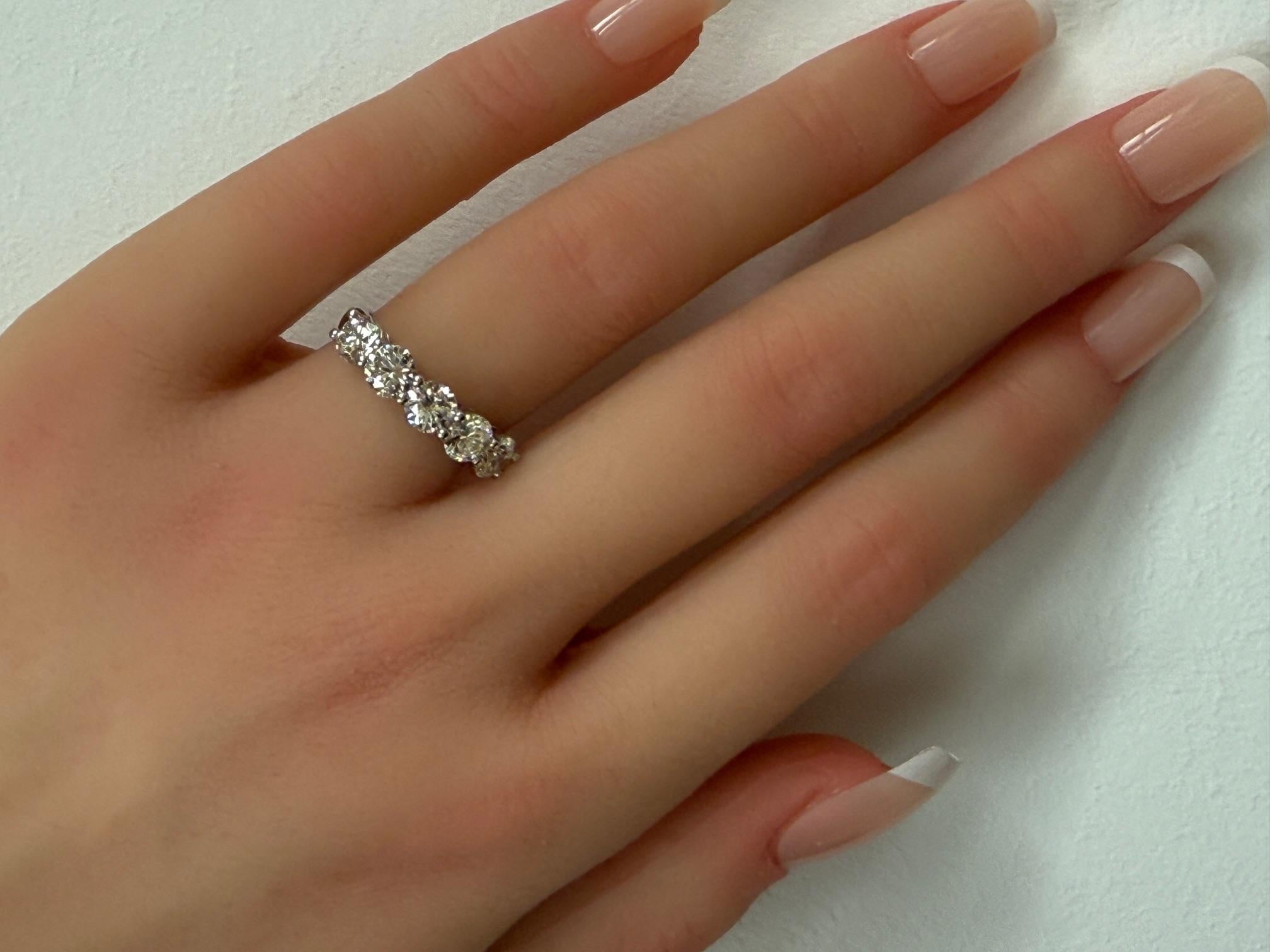 2.01CTW Cinq diamants ronds brillants certifiés GIA en platine en vente 2