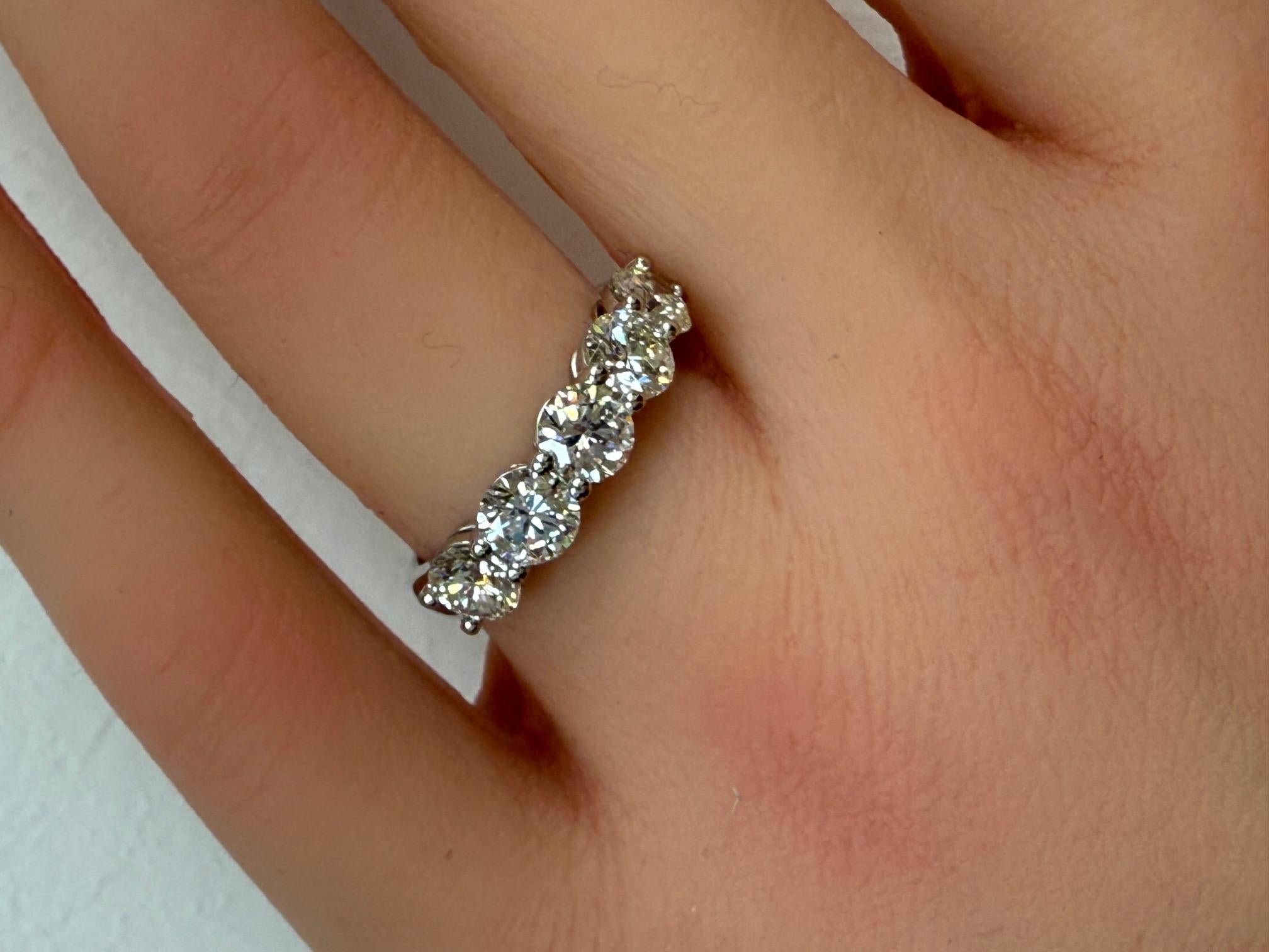 2.01CTW Cinq diamants ronds brillants certifiés GIA en platine en vente 3