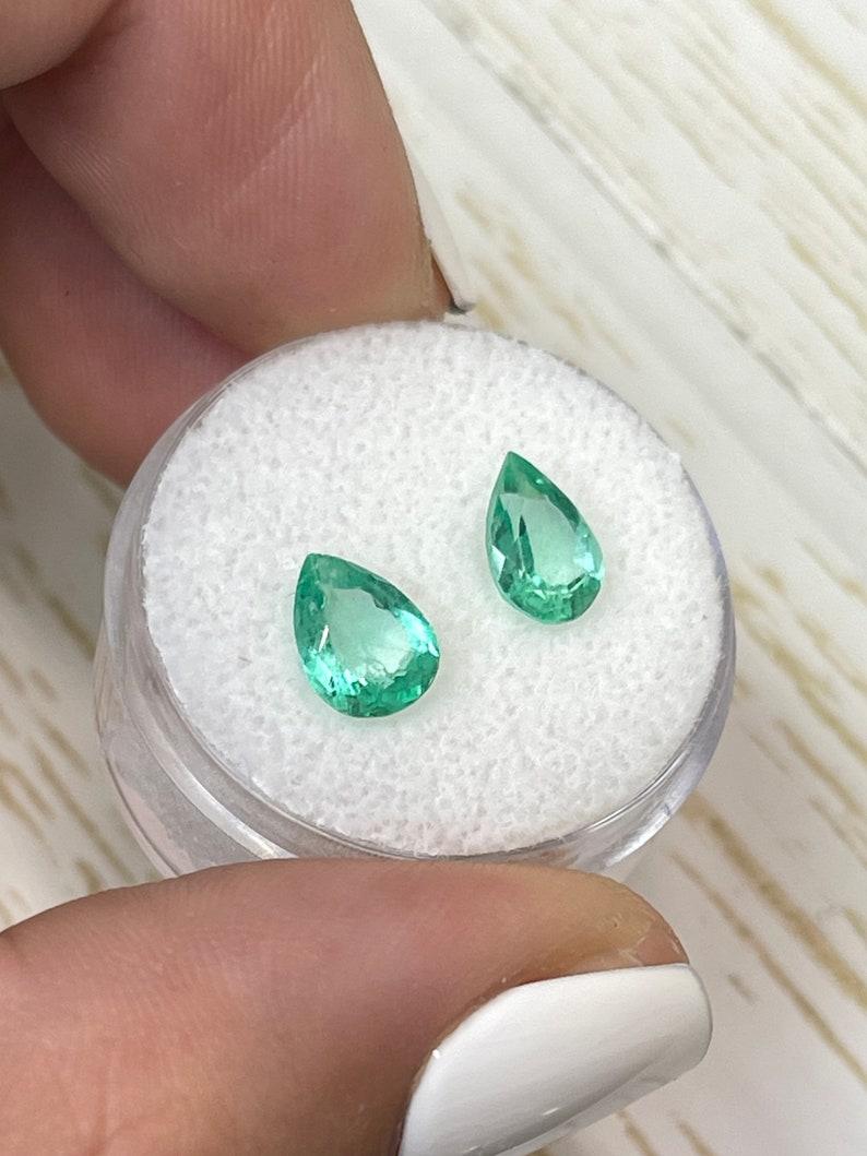 Taille poire 2.01tcw 8.5x6 Matching Colombian Emeralds - Pear-Cut Genuine Loose Gems en vente