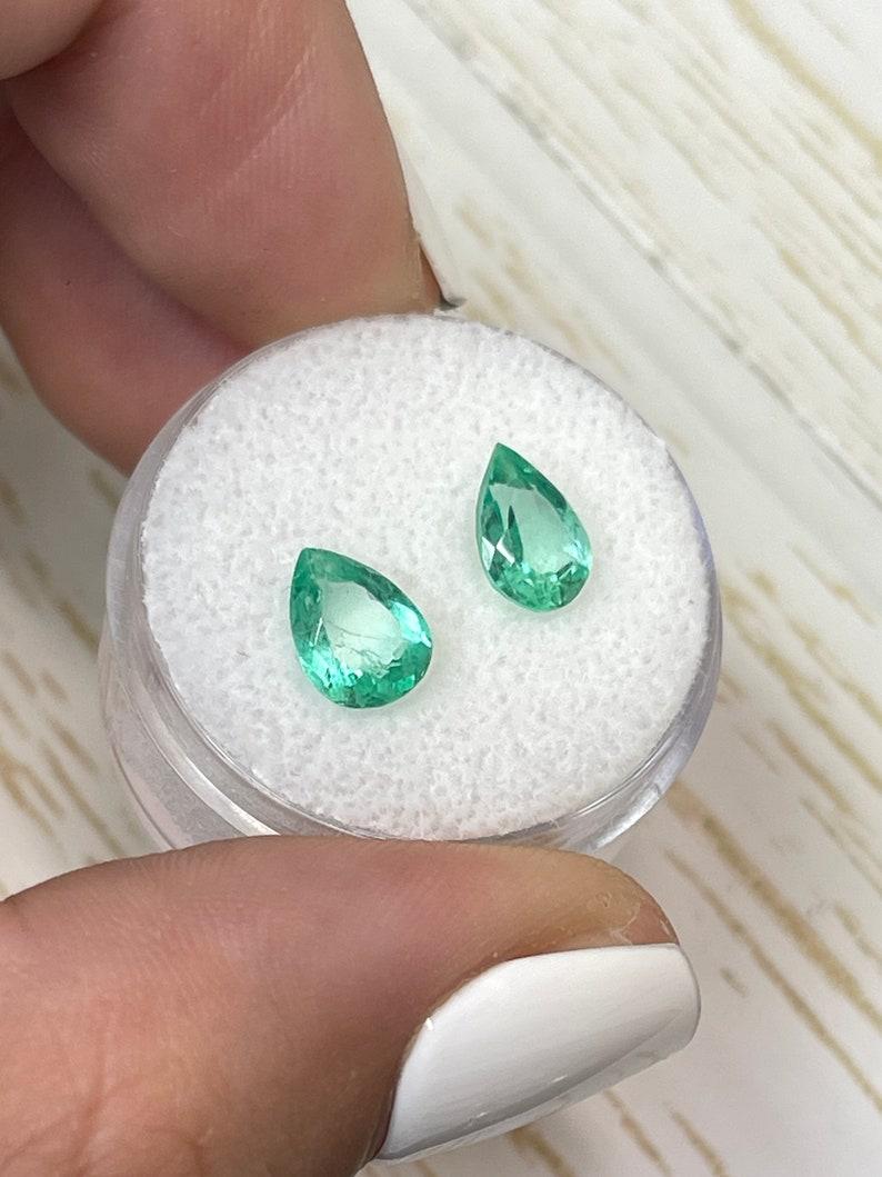 2.01tcw 8.5x6 Matching Colombian Emeralds - Pear-Cut Genuine Loose Gems Neuf - En vente à Jupiter, FL