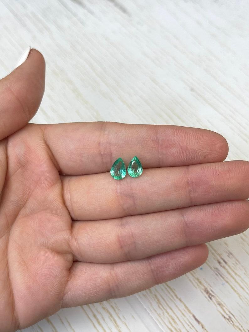 2.01tcw 8.5x6 Matching Colombian Emeralds - Pear-Cut Genuine Loose Gems en vente 1