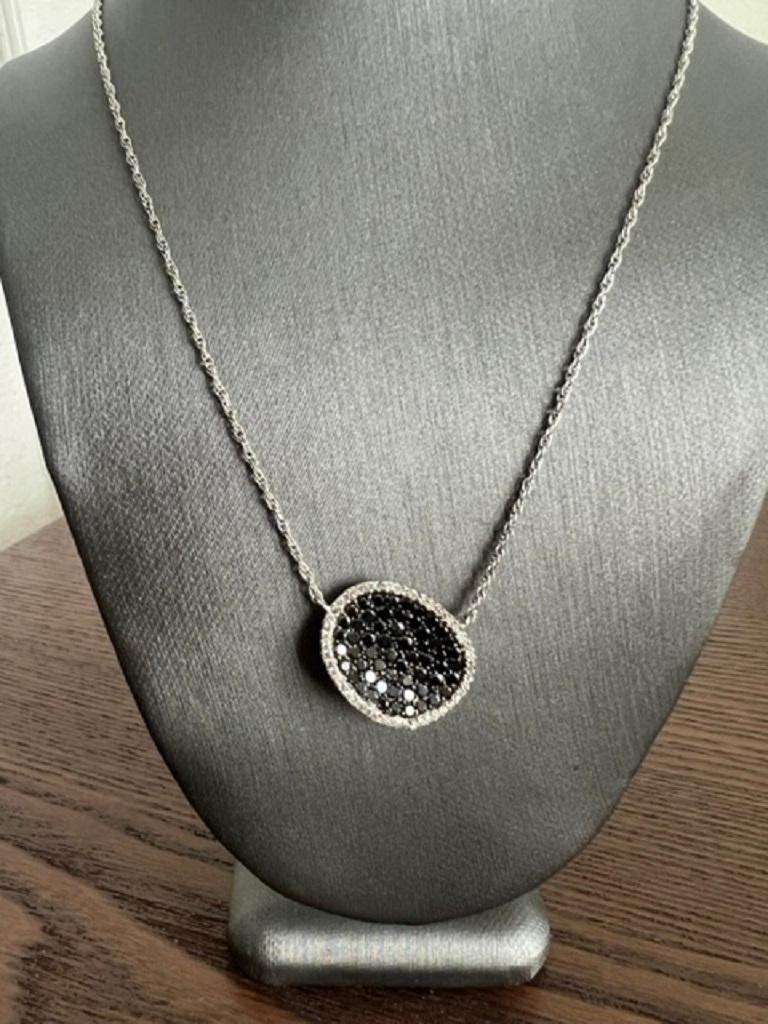Donna Collana a catena in oro bianco con diamante nero da 2,02 carati in vendita