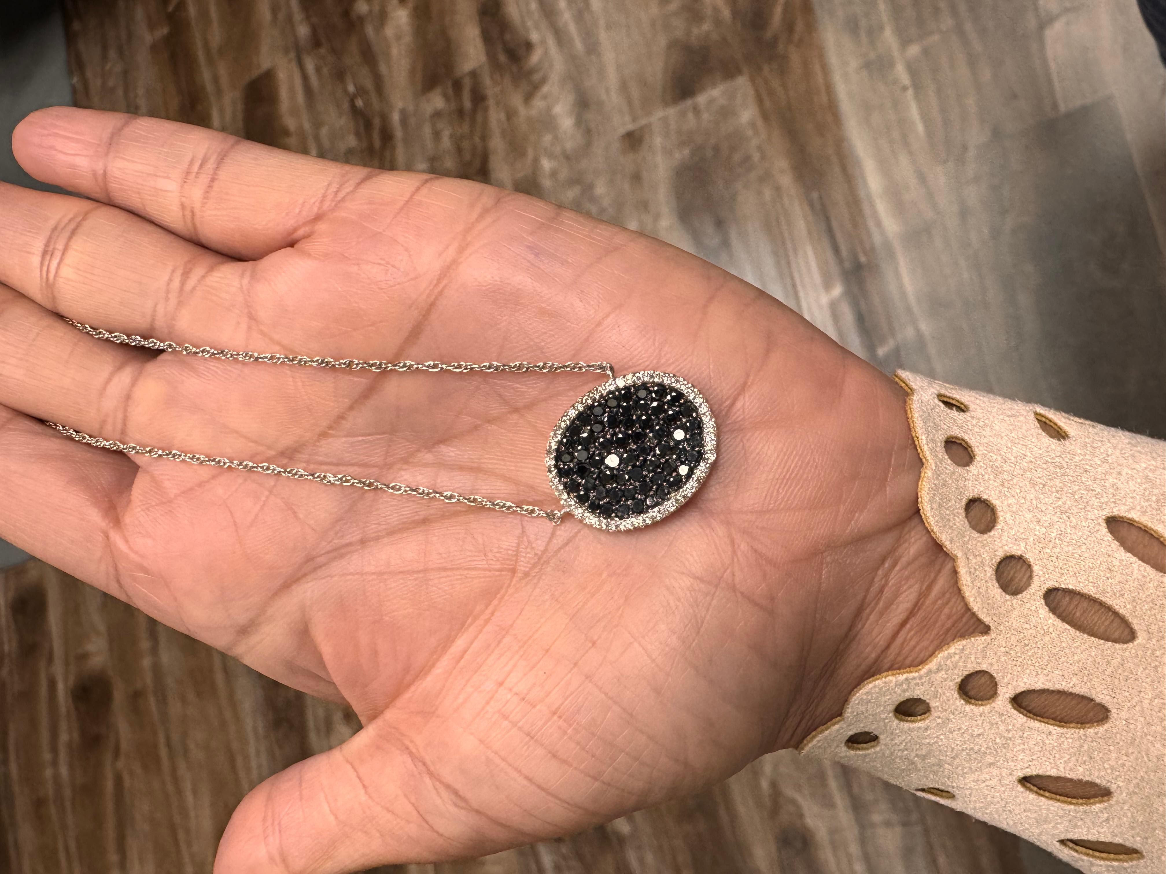 Collana a catena in oro bianco con diamante nero da 2,02 carati in vendita 2