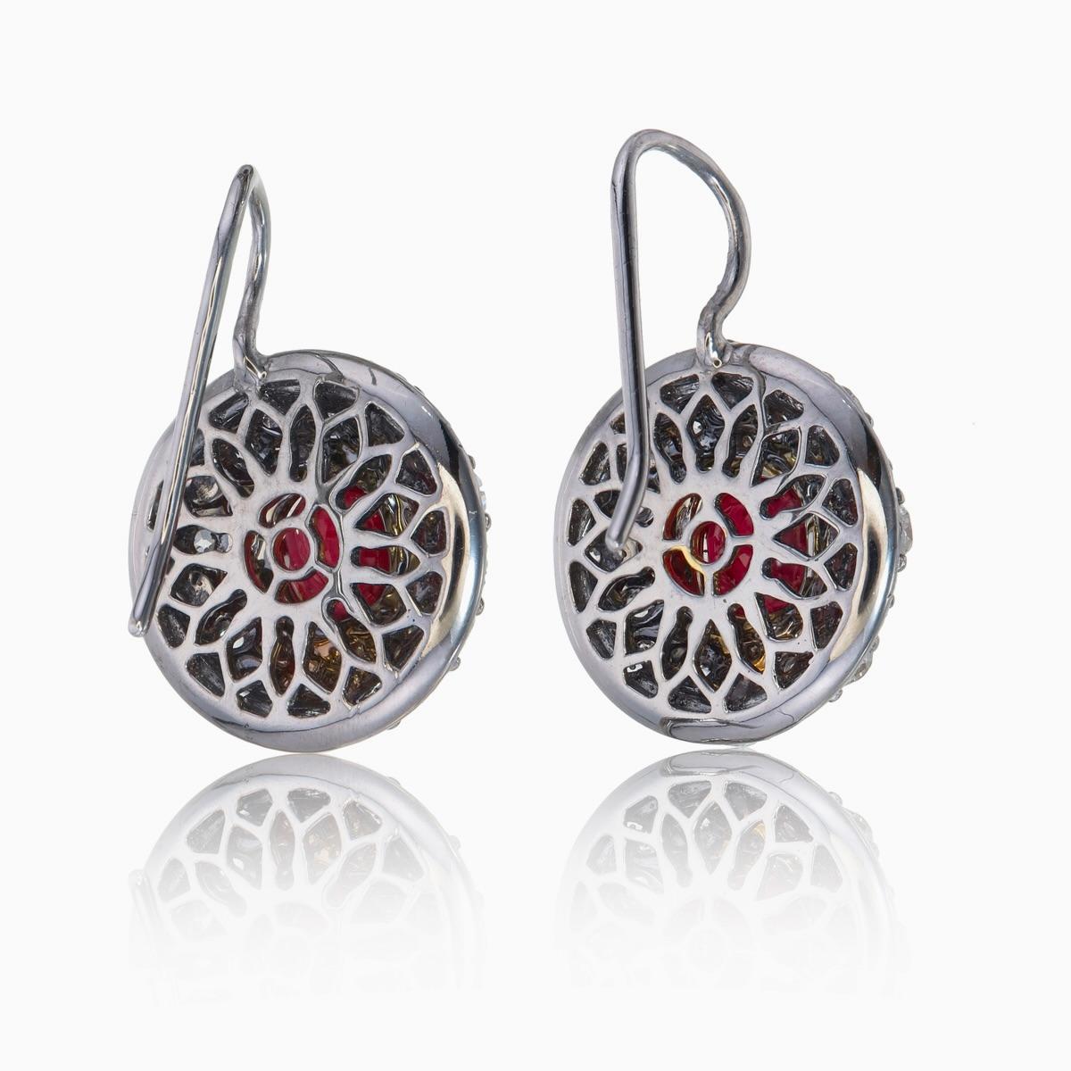 2.02 Carat Burmese Ruby No Heat Pigeon Blood and Diamond Earrings in 18k Gold (Rundschliff) im Angebot
